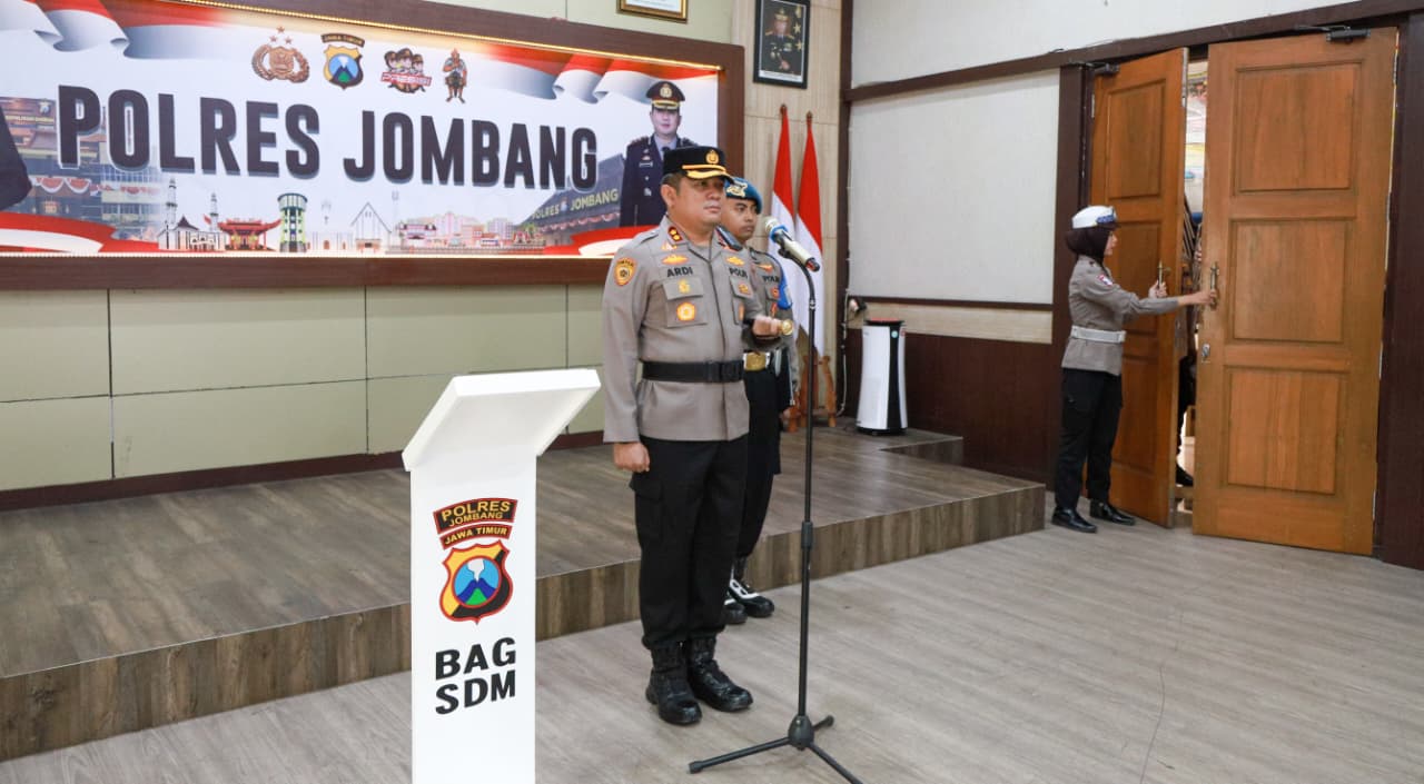 Kapolres Jombang Pimpin Upacara Sertijab Dua Kapolsek dan Kasihumas