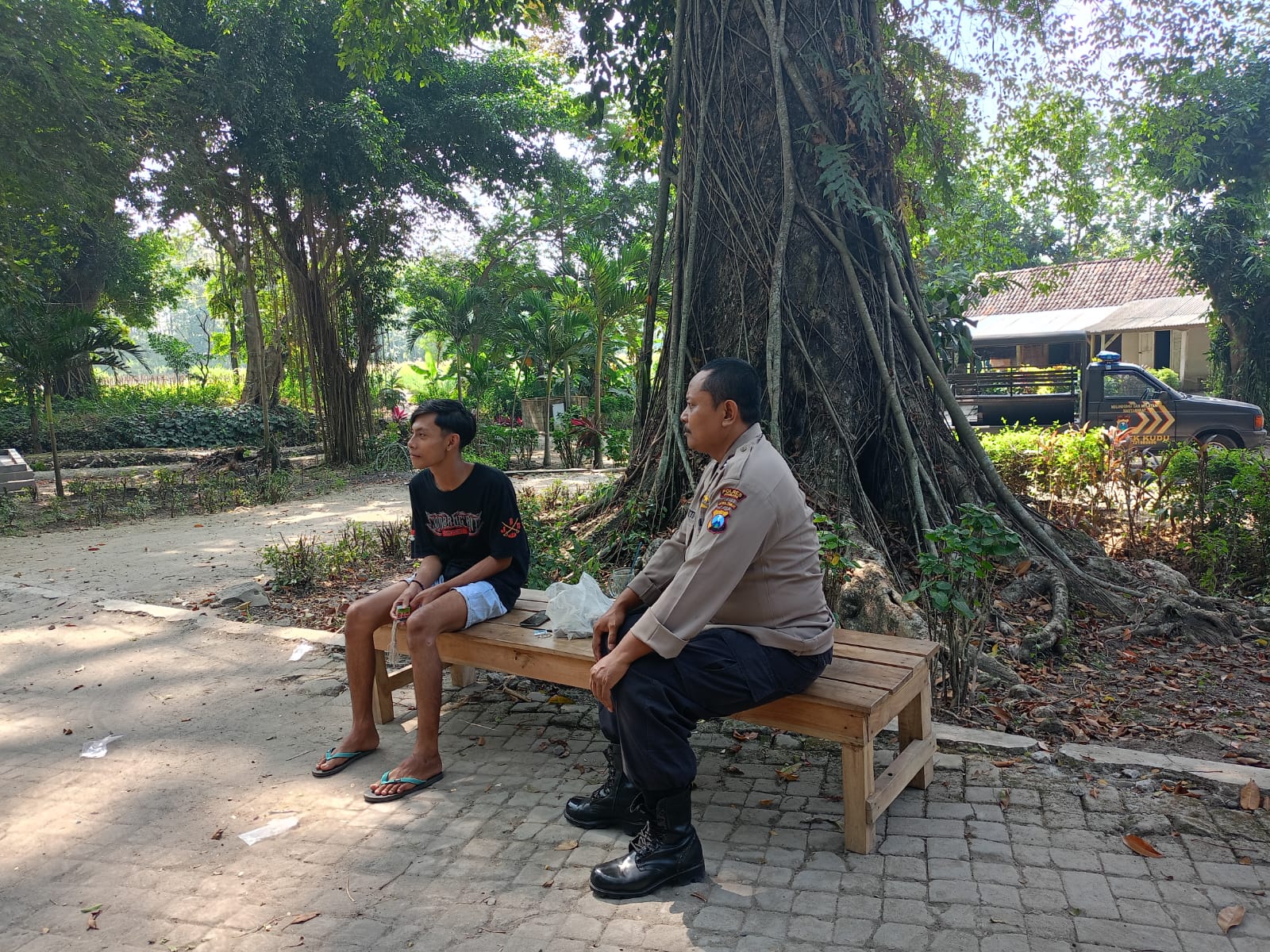 Polsek Kudu Patroli Dialogis Bersama Warga Desa Made Guna Sampaikan Himbauan Kamtibmas
