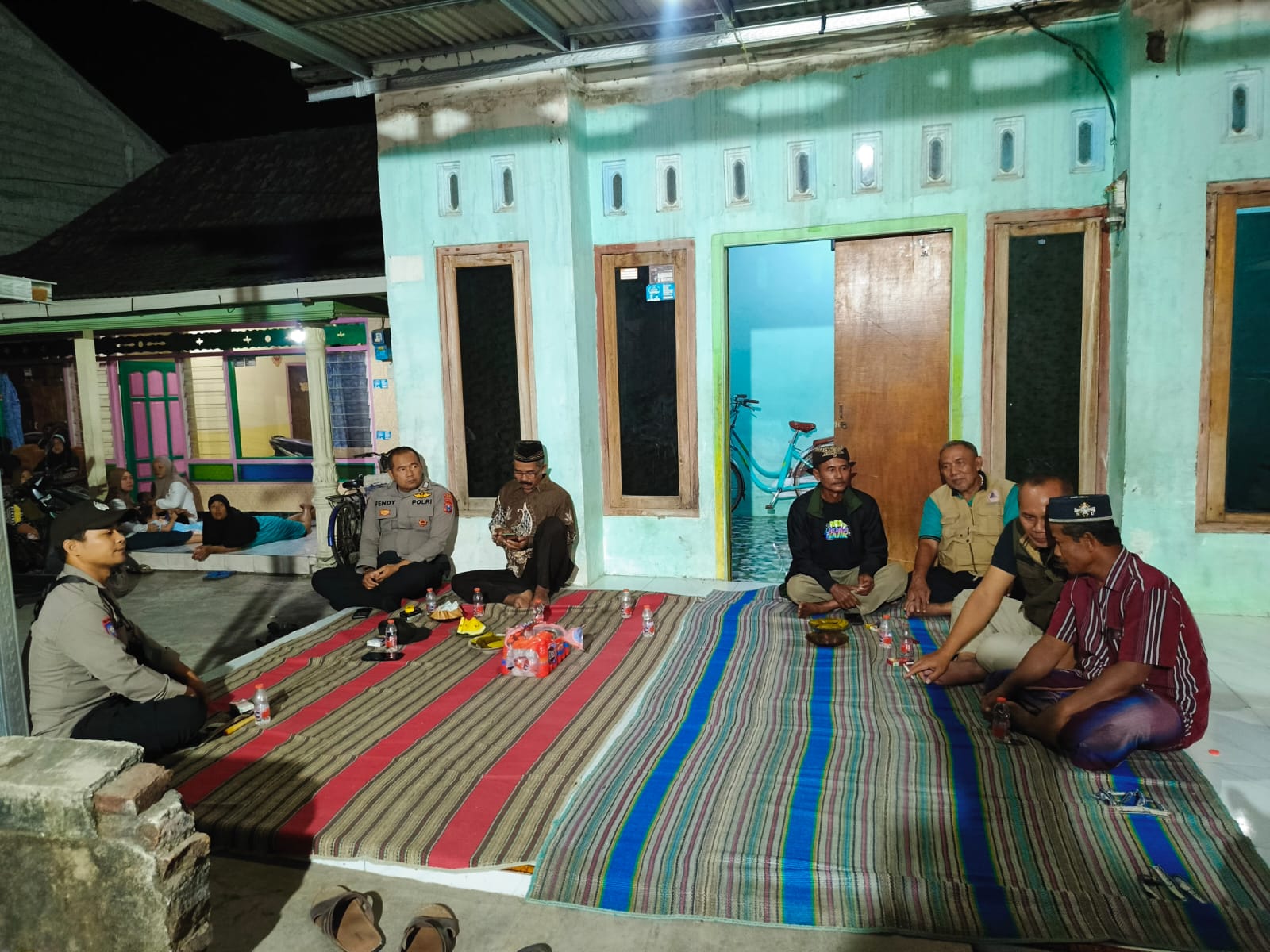 Perkuat Harkamtibmas, Polsek Kesamben Gelar Patroli Dialogis