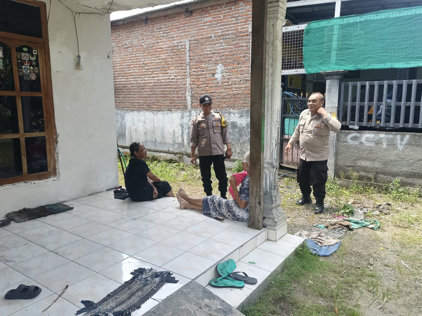 Patroli Harkamtibmas Anggota Polsek Jogoroto Sambang Pemukiman Serta Dialogis Kamtibmas Dengan Warga Masyarakat