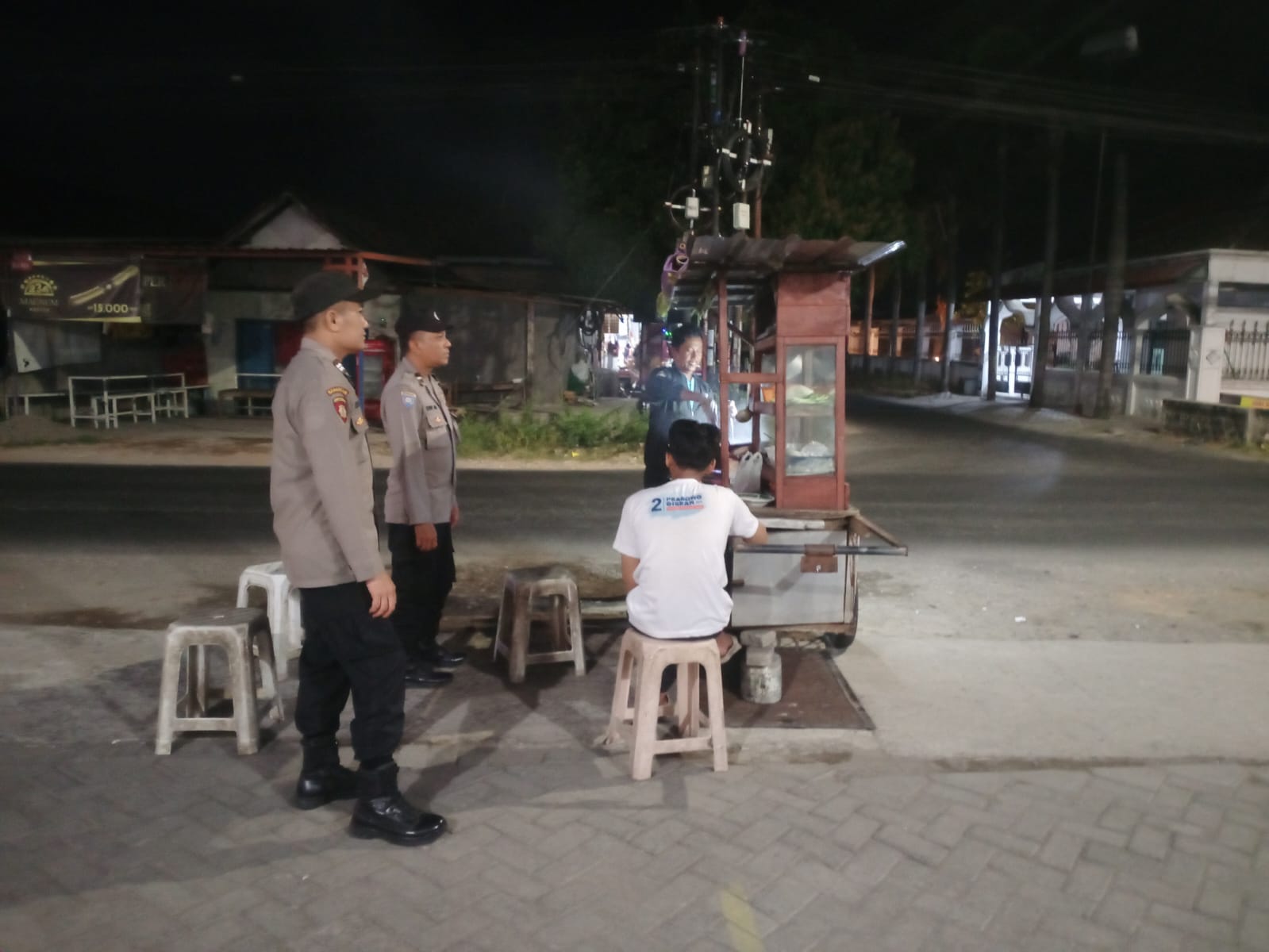 Patroli Harkamtibmas Malam Hari Unit SPKT Polsek Jogoroto Sambang Pemukiman Antisipasi Gangguan Kamtibmas