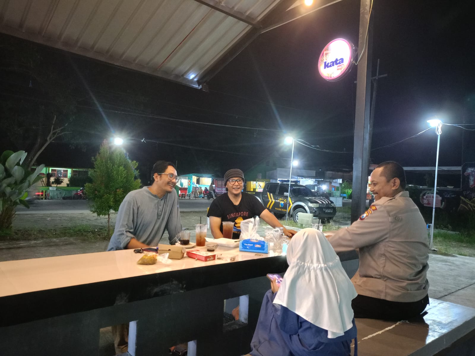 Personil Polsek Kudu Beri Himbauan Kamtibmas Kepada Warga yang Beraktivitas Pada Malam Hari