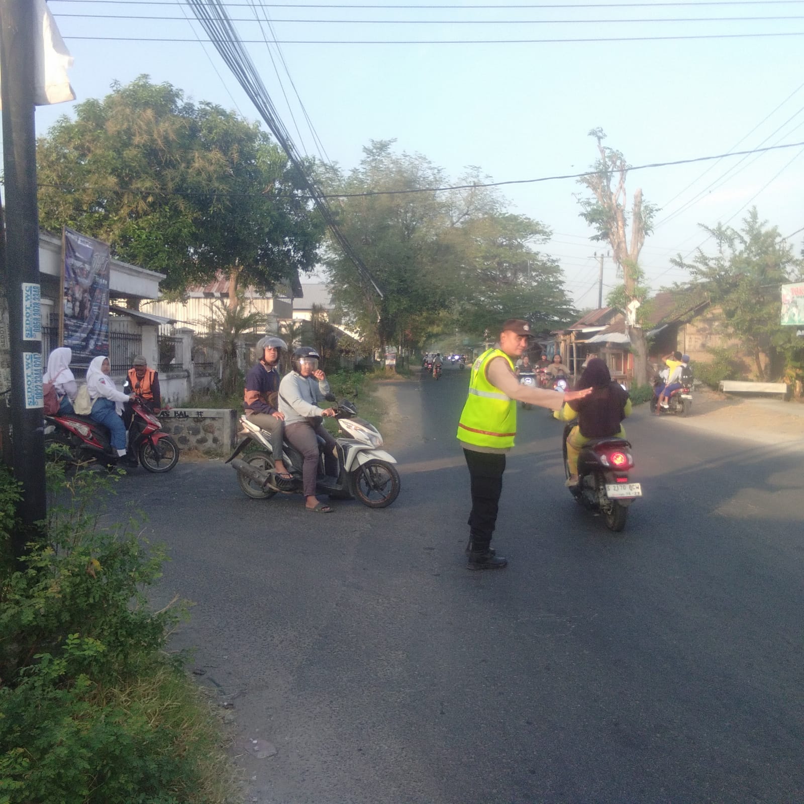 Giat Kring Pagi Sebagai Wujud Pelayanan Polsek Jogoroto Kepada Masyarakat