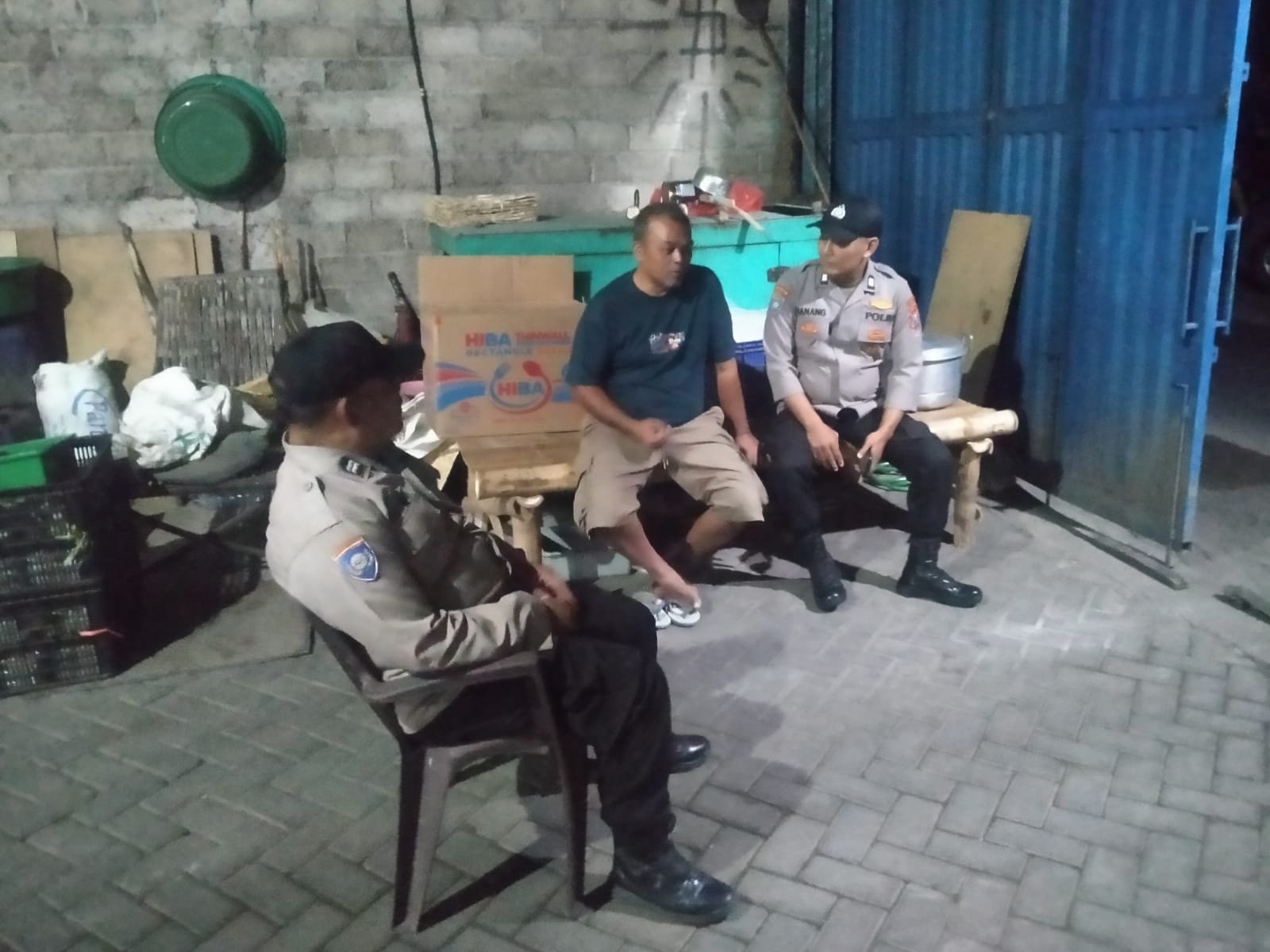 Patroli Sepertiga Malam Anggota Polsek Jogoroto Sambangi Pemukiman Serta Dialogis Kamtibmas Dengan Warga Masyarakat