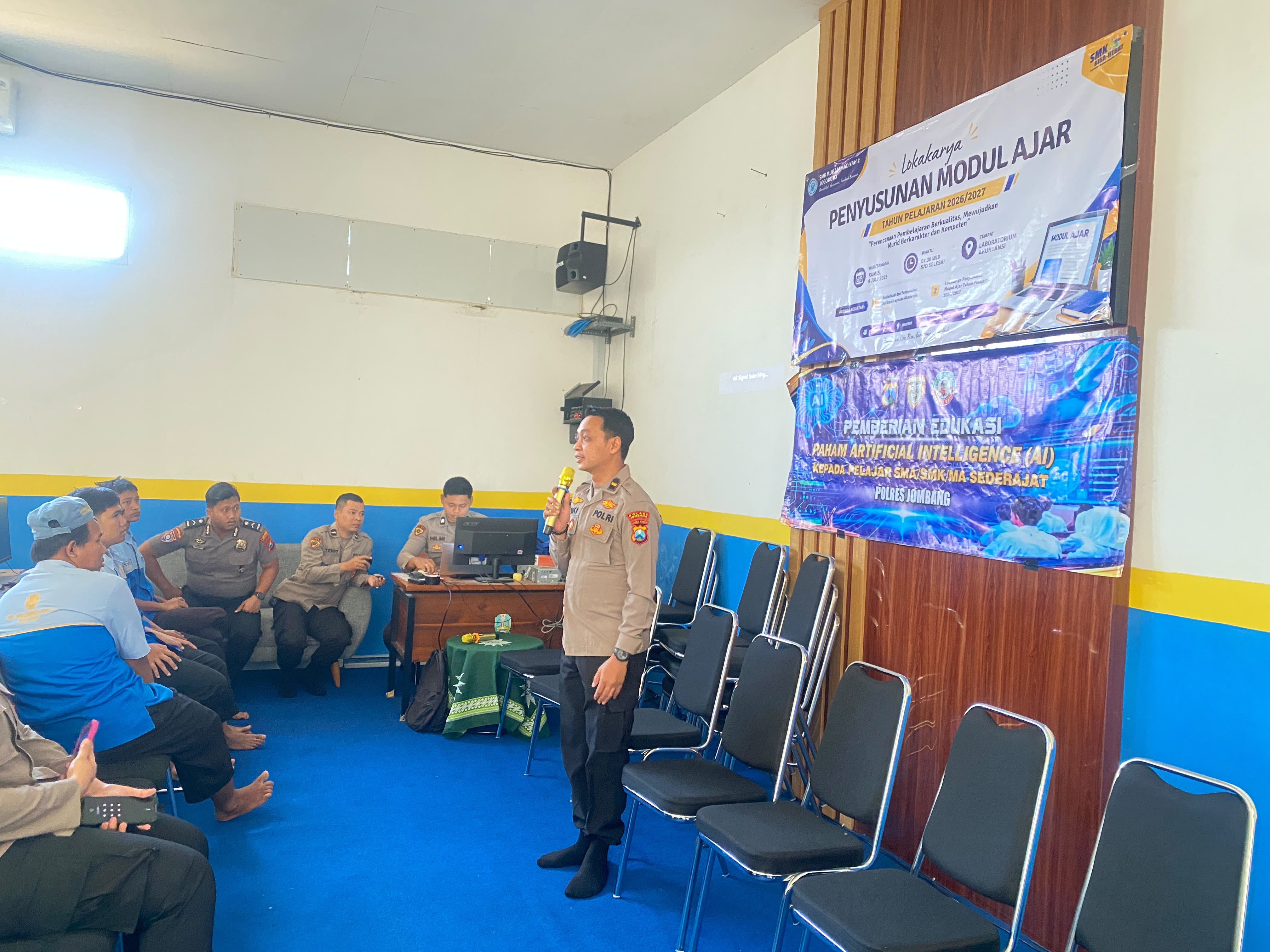 Polres Jombang Edukasi Literasi Artificial Intelligence Kepada Pelajar SMK 1 Muhamadiyah Jogoroto, Jombang