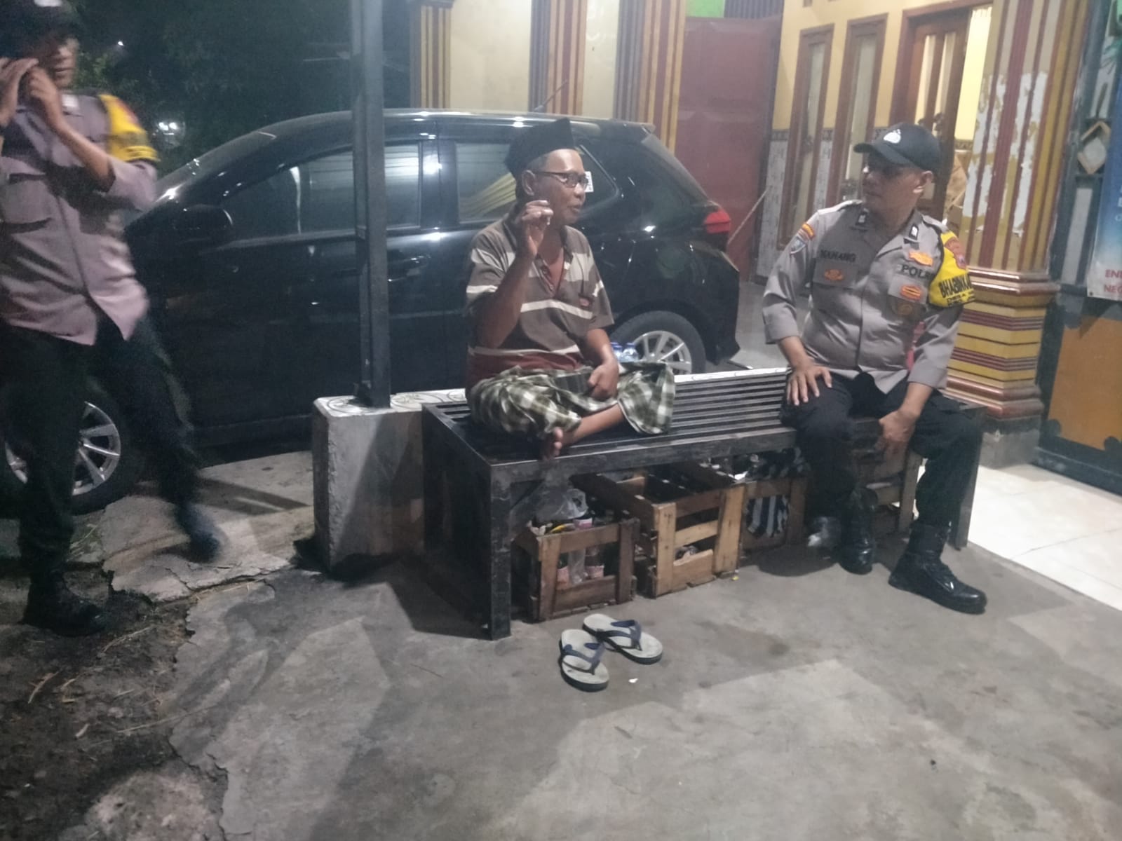 Piket Patroli SPKT Polsek Jogoroto Sambang Pemukiman Serta Dialogis Kamtibmas Dengan Warga Masyarakat