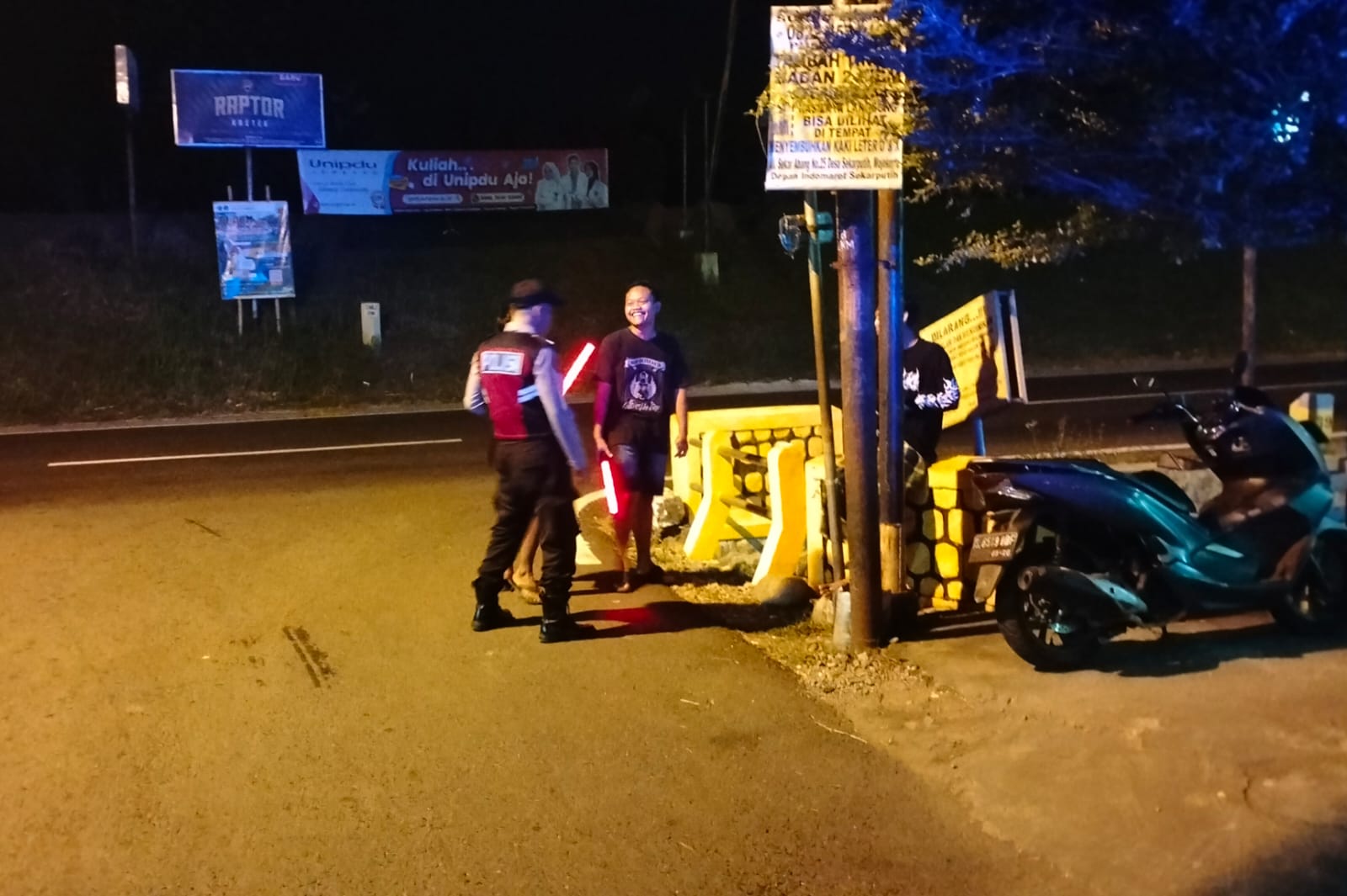 Polsek Kudu Patroli Samapta Menyusuri itik-titik Rawan Seperti Pemukiman Padat Penduduk