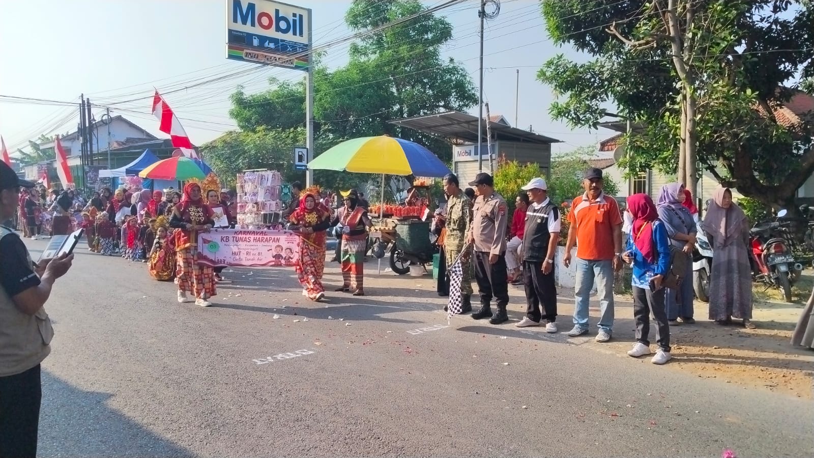 Meriah dan Aman! Polsek Kesamben Kawal Karnaval KB, RA dan TK se-Kecamatan Kesamben