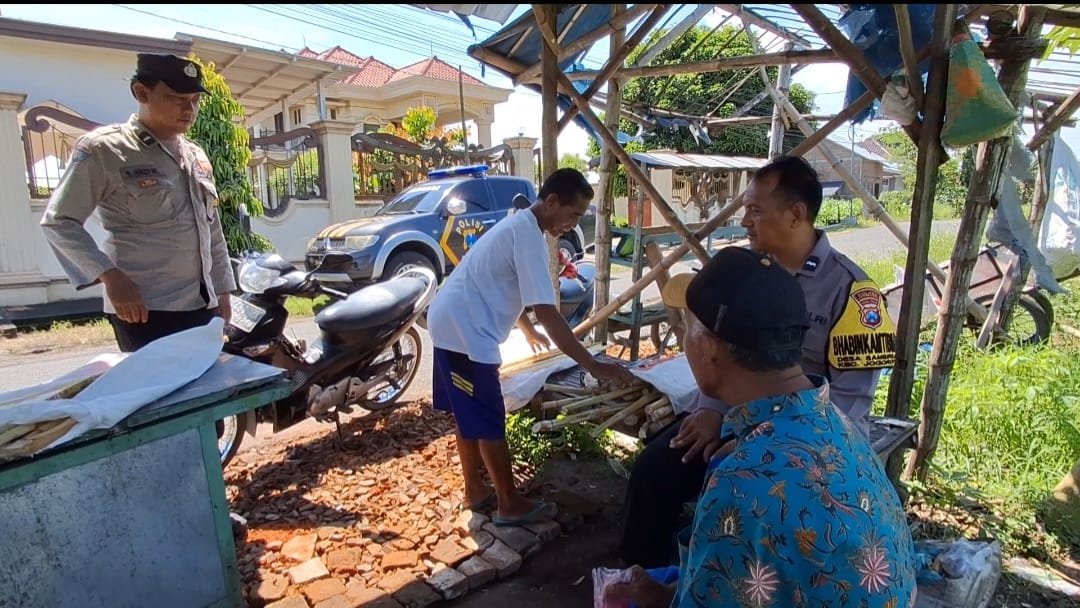 Personil Polsek Jogoroto Gelar Patroli Sambang Pemukiman Serta Dialogis Kamtibmas Dengan Warga Masyarakat