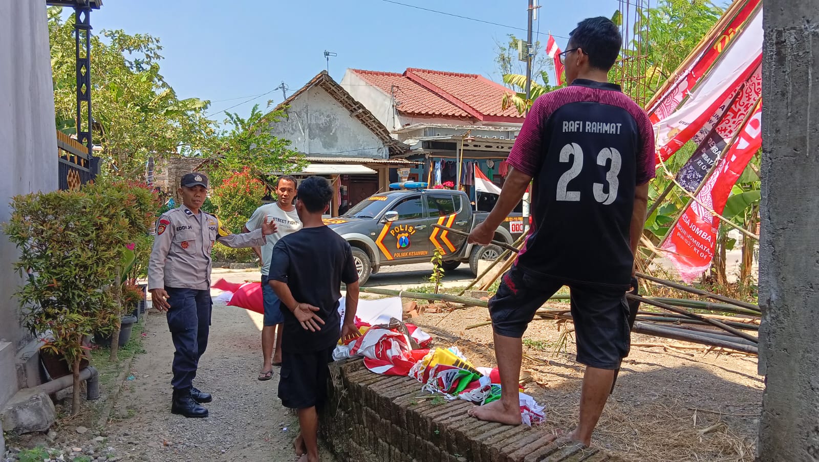 Bhabinkamtibmas Desa Jombatan Polsek Kesamben Perkuat Sinergi Lewat Sambang Dialogis