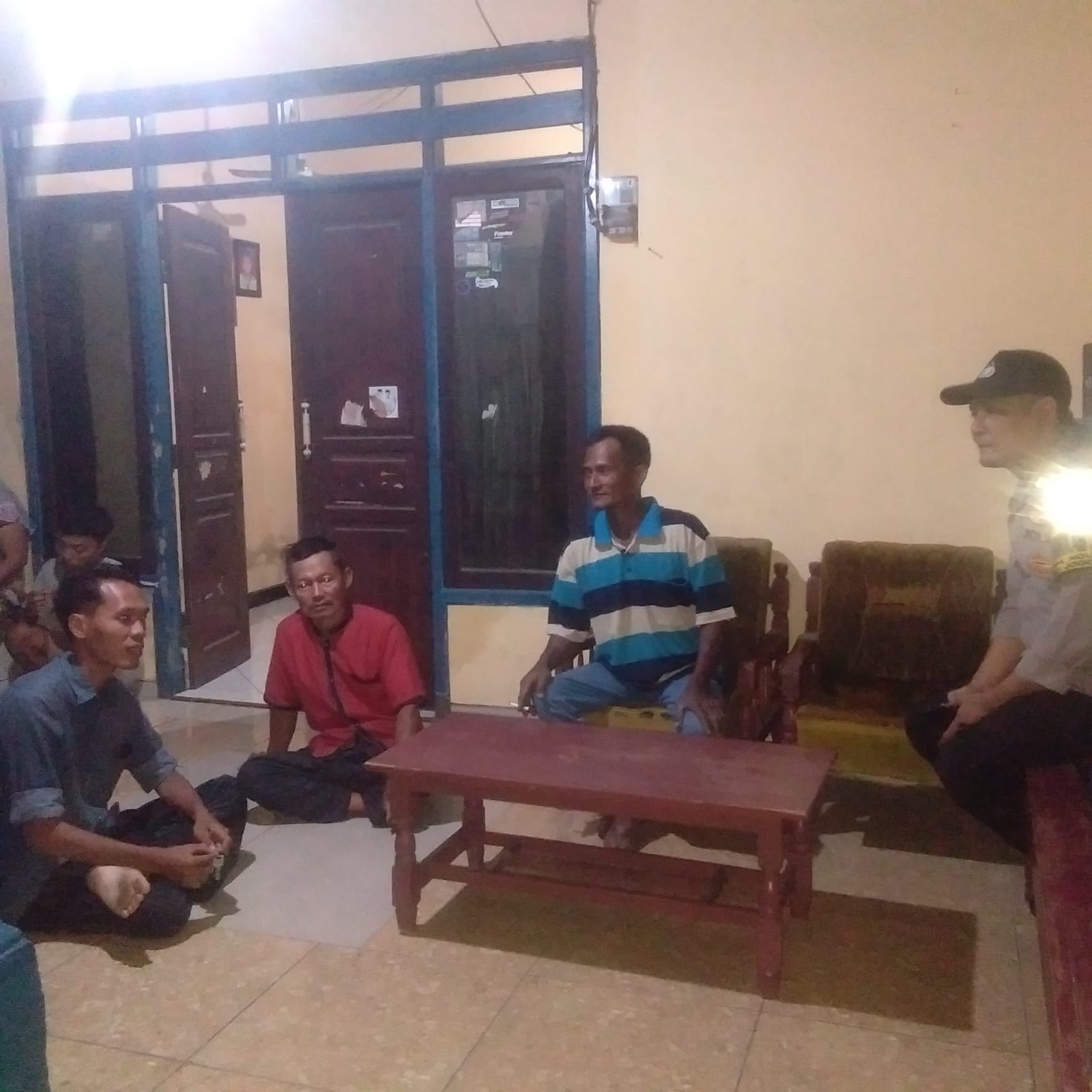 Jaga Kamtibmas, Anggota Polsek Jogoroto Gelar Patroli Mobiling Malam Hari Sambangi Pemukiman Serta Dialogis Kamtibmas Dengan Warga Masyarakat