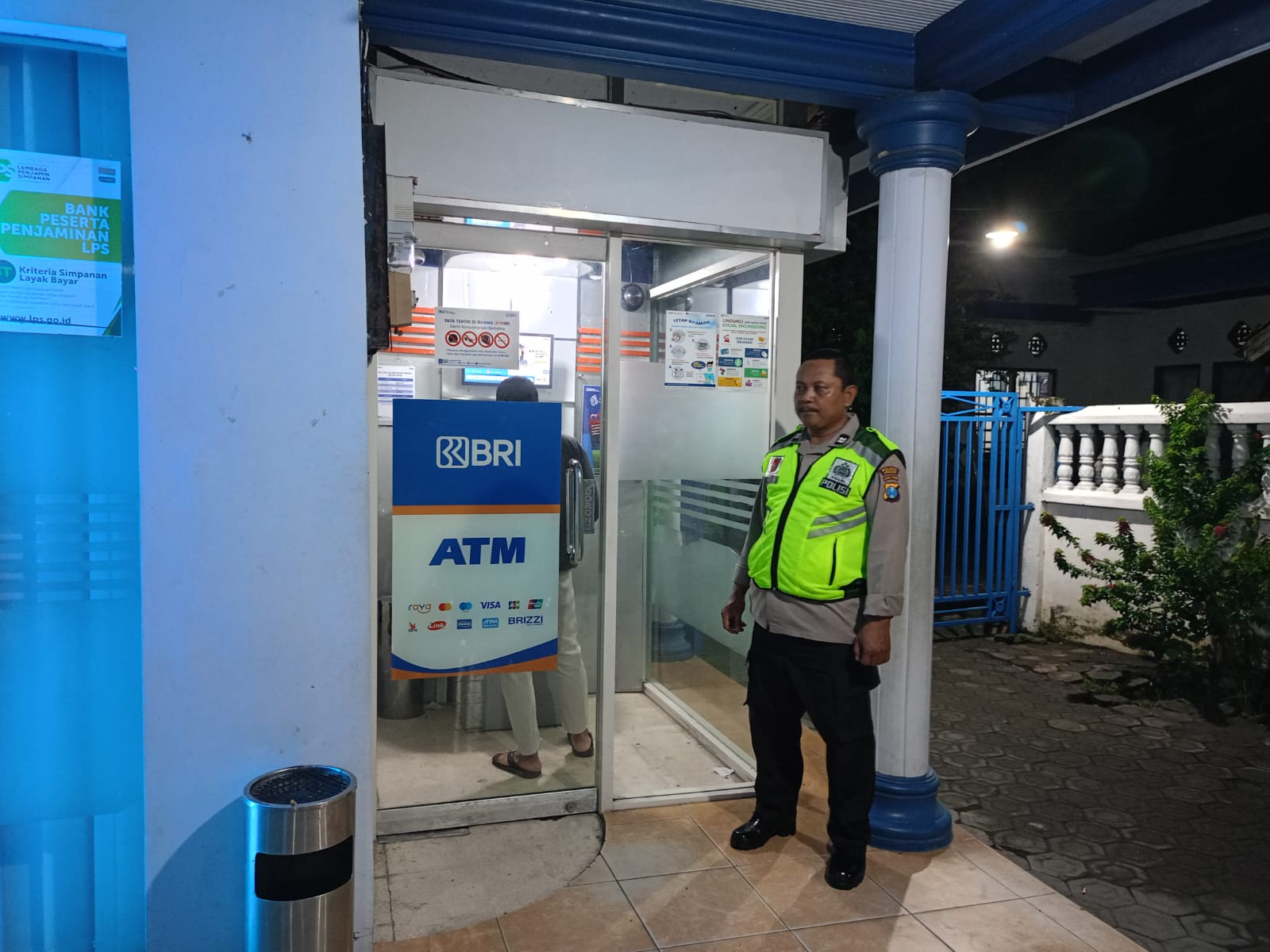 Polsek Kudu Melakukan Pengecekan Terhadap Kondisi Fisik Mesin ATM dan Lingkungan Sekitarnya