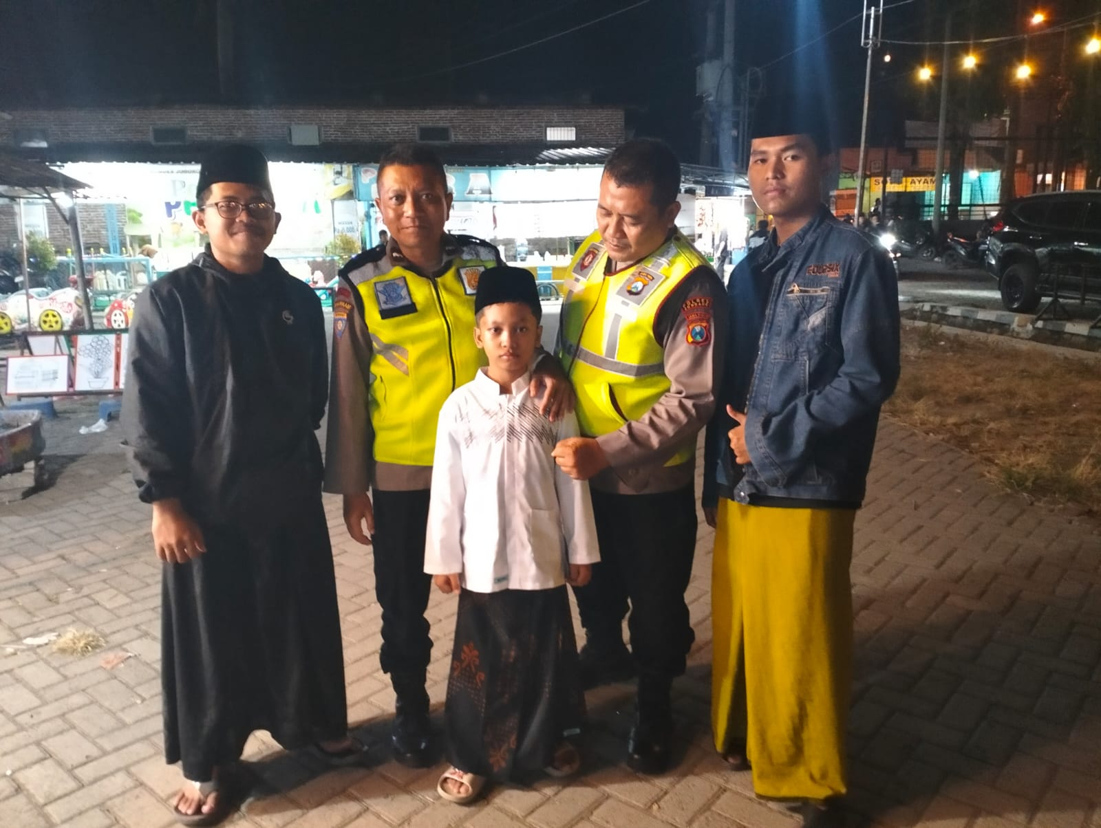 Anggot Personil Polsek Jogoroto Berupaya Selalu Hadir Di Tengah Tengah Masyarakat Guna Ciptakan Rasa Aman Dan Nyaman Bagi Warga Masyarakat Wilayah Kecamatan Jogoroto
