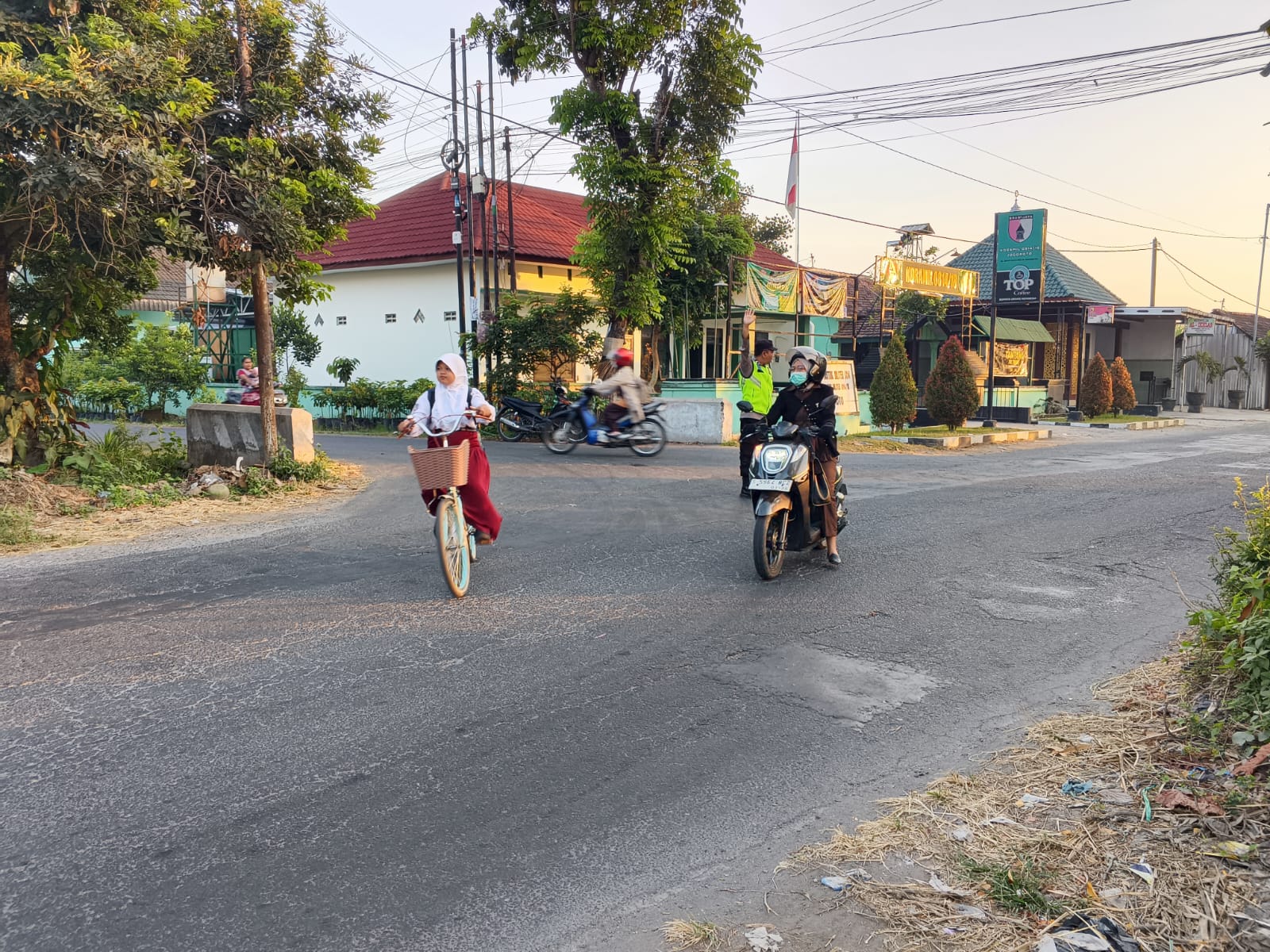 Giat Pengaturan Kring Pagi Sebagai Wujud Pelayanan Polsek Jogoroto Kepada Masyarakat