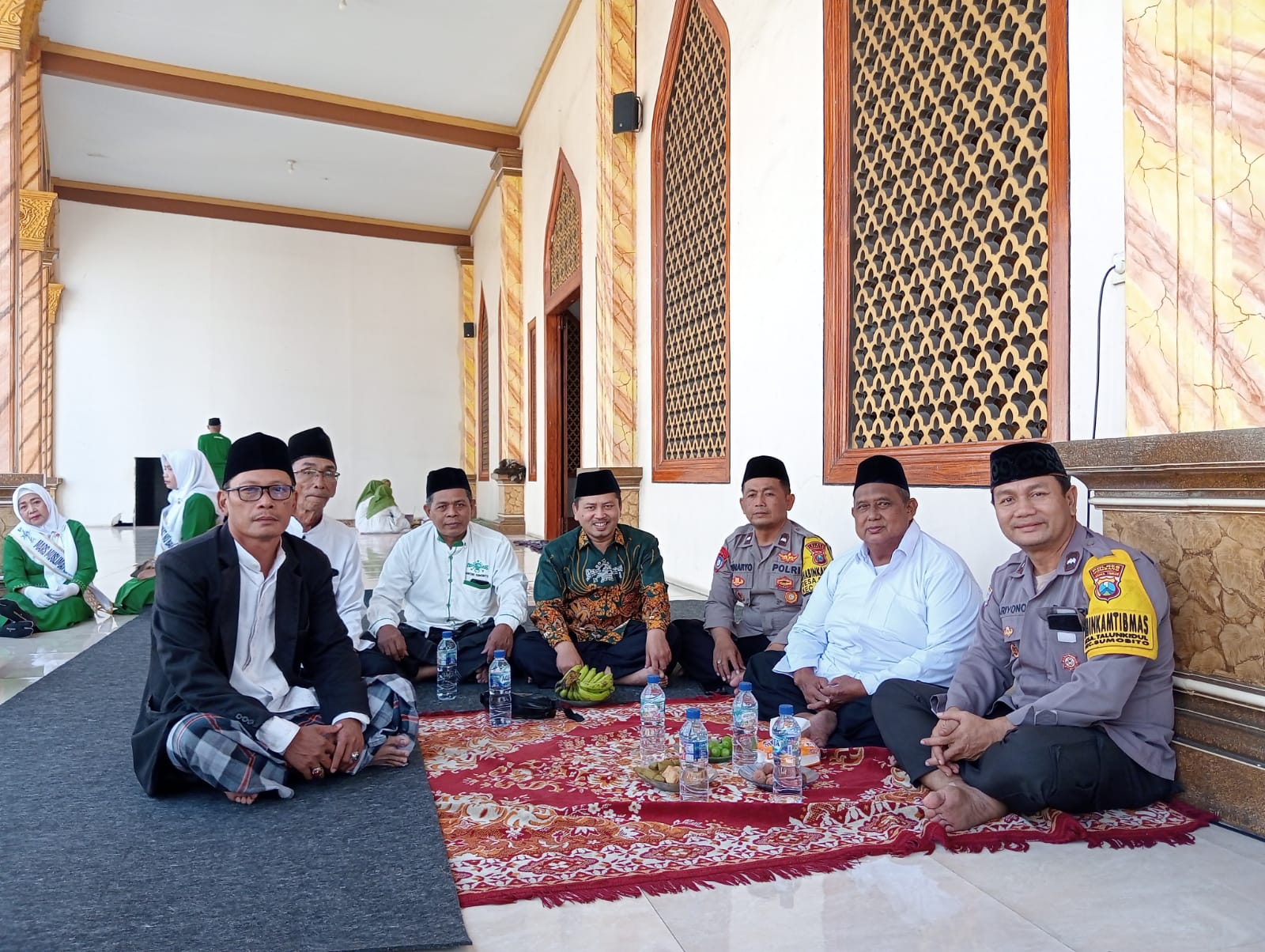 Polsek Sumobito laksanakan pengamanan pengajian dan sholawat di Masjid Al Furqon Desa Bakalan Kecamatan Sumobito