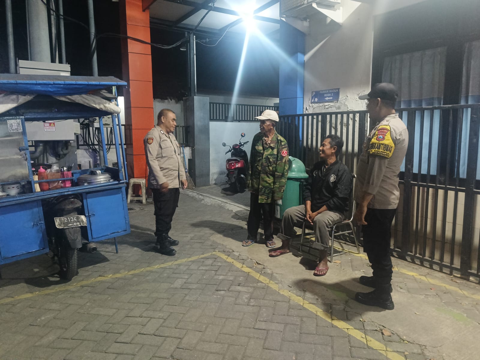 Ciptakan Rasa Aman, Regu Patroli Polsek Jogoroto Gencarkan Patroli Blue Light di Titik Rawan Kejahatan