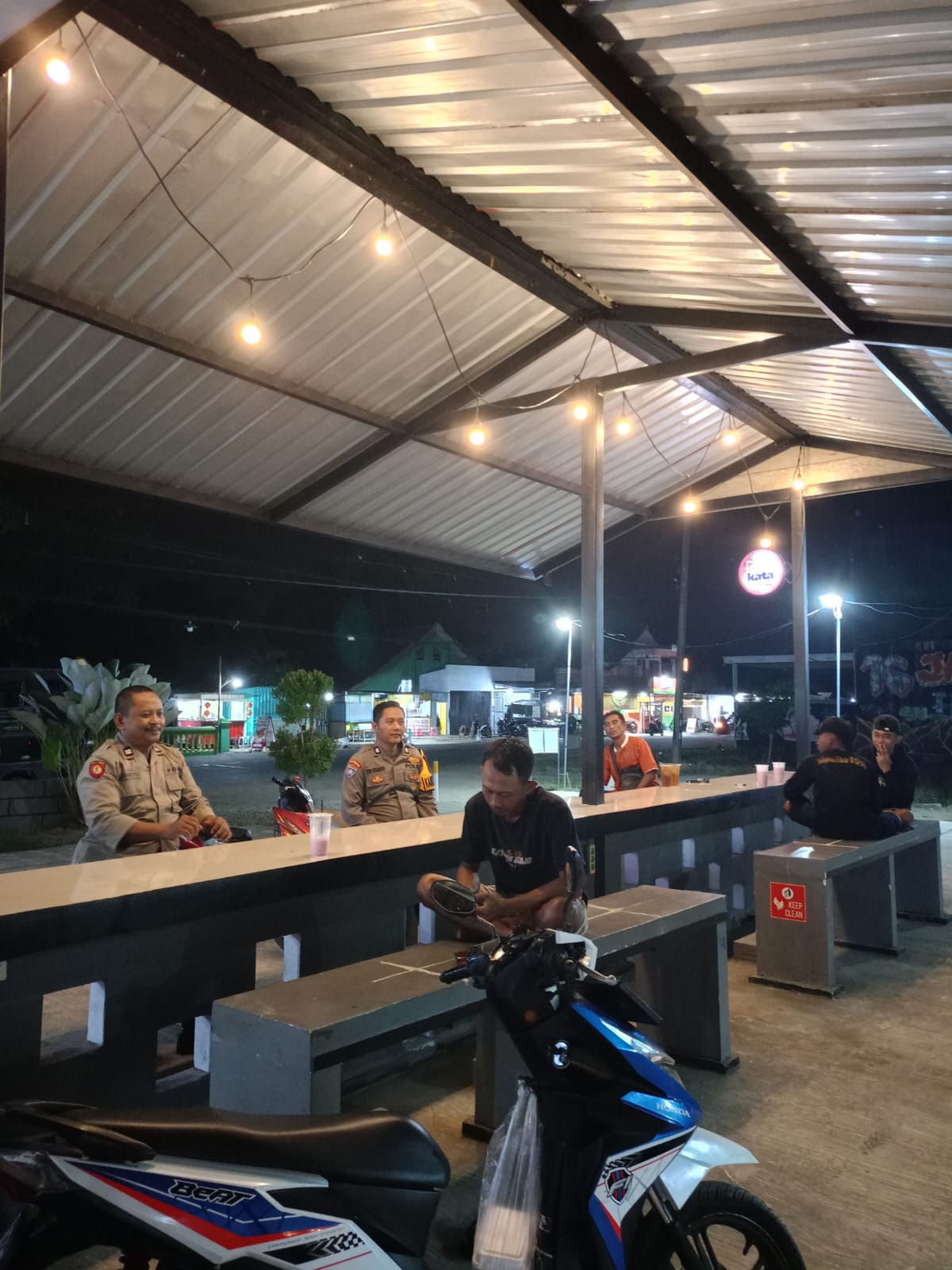 Aiptu Edi Susanto Patroli Dialogis Bersama Warga Desa Bakalanrayung