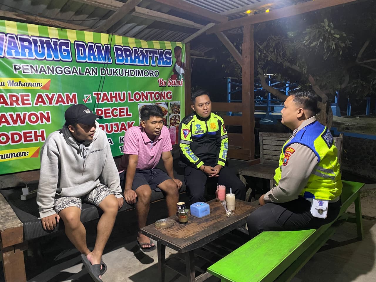 Anggota Polsek Mojoagung Polres Jombang Polda Jatim melaksanakan himbauan kepada anak anak muda agar menjauhi minum minuman keras, Narkoba serta Judol.
