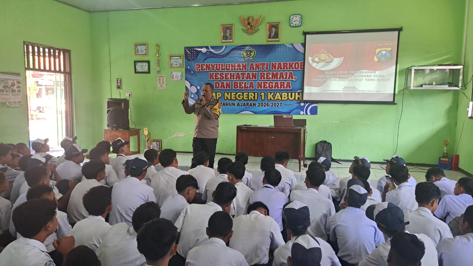 Antisipasi Kenakalan Remaja, Aiptu Nur Arifin Beri Penyuluhan Narkoba di SMPN 1 Kabuh