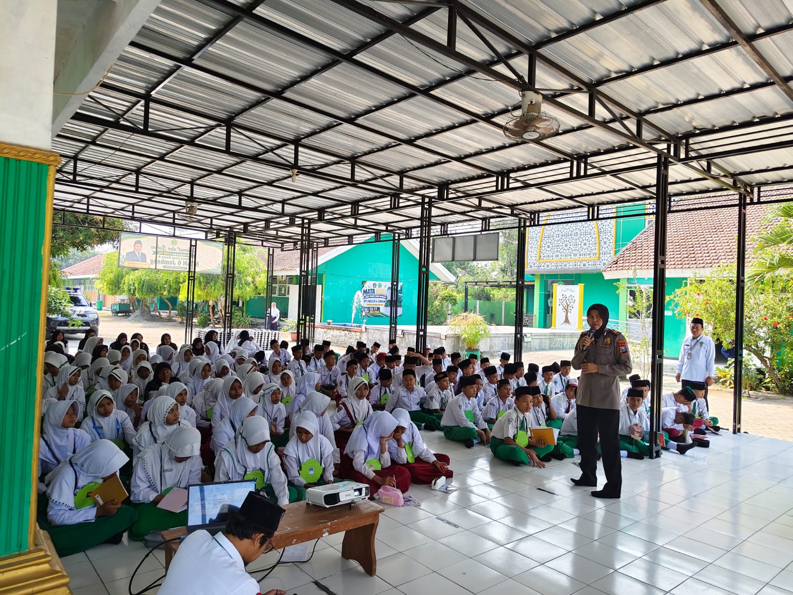 Kapolsek Jogoroto Melaksanakan Giat MPLS Di MTSN 6 Jogoroto