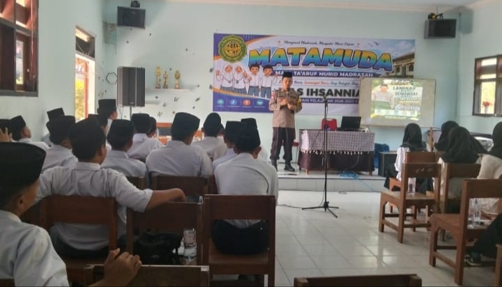 Kanit Binmas Polsek Ngoro Laksananakan Sosialisasi Kenakalan Remaja dan Bahaya Penyalahgunaan Napza di MA Ihsanniat