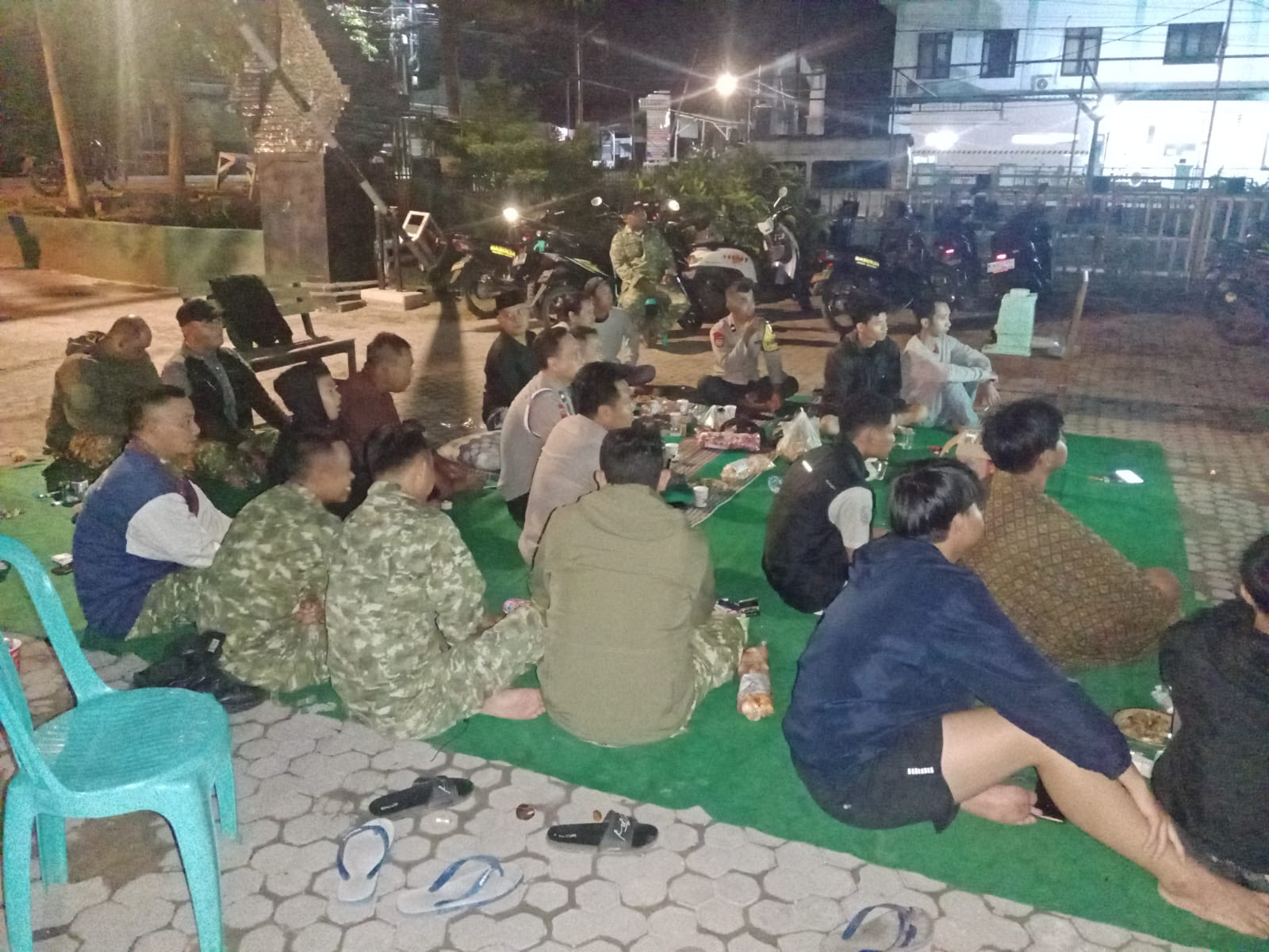Polsek Kesamben Hadiri Giat Nobar di Koramil Kesamben Bersama Masyarakat