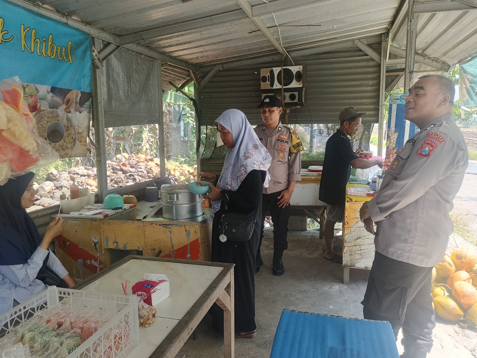 Anggota Polsek Patroli Harkamtibmas Serta Dialogis Kamtibmas Bersama Warga Masyarakat Agar Selalu Waspada Terhadap Pelaku 3C