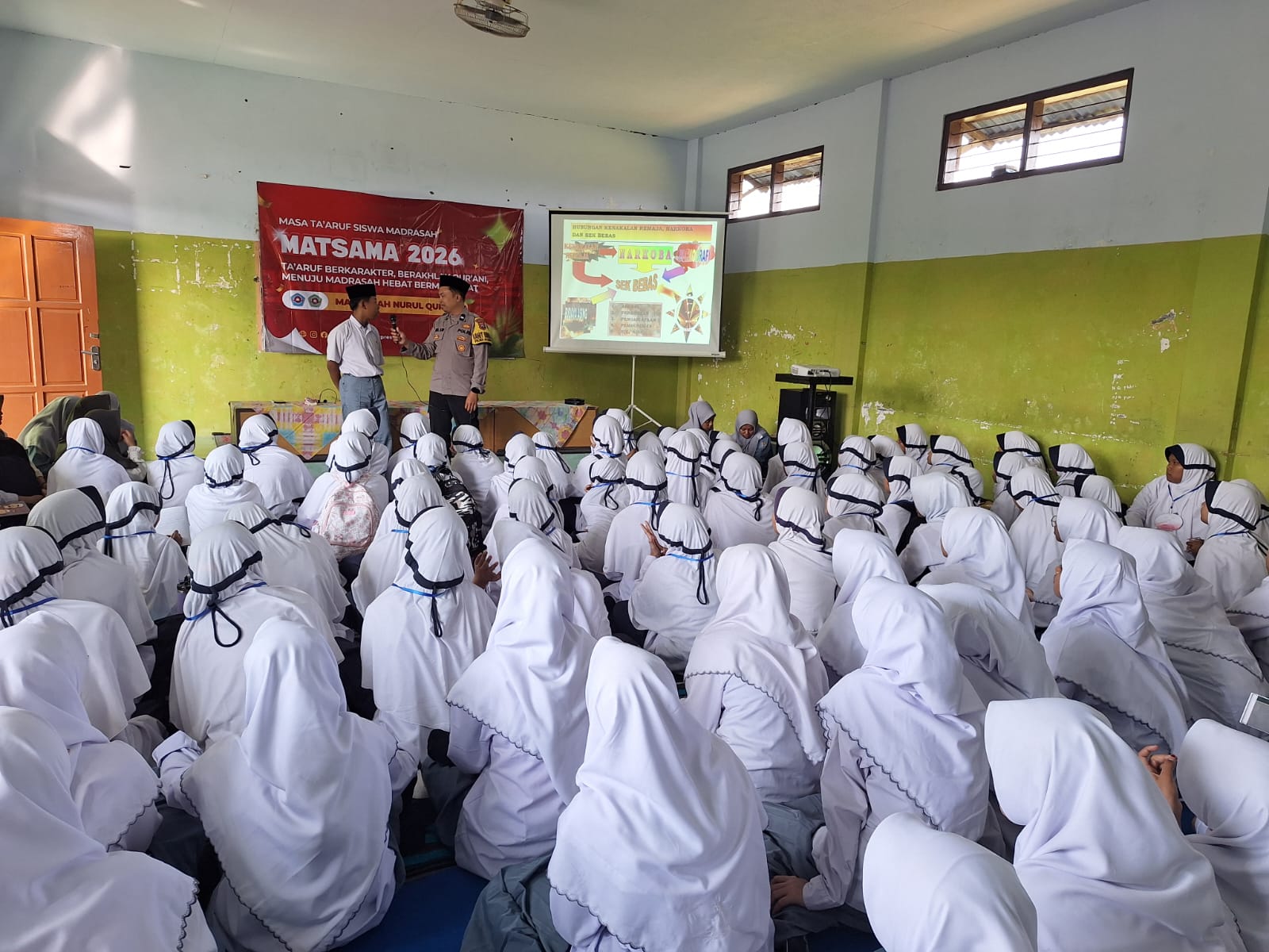 Kanit Binmas Polsek Jogoroto Bersama Bhabinkamtibmas Desa Jogoroto Melaksanakan Giat Binluh Di MTS / MA , Nurul Qur'an Dsn. Bendungrejo Ds. Jogoroto
