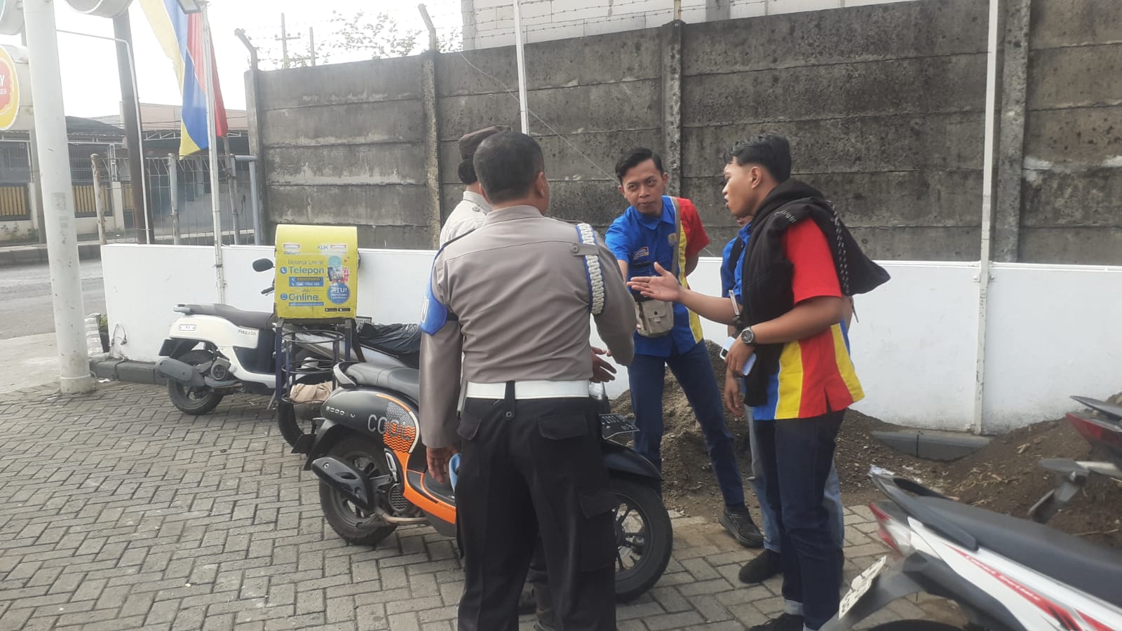 Anggota Polsek Jogoroto Gelar Patroli Mobiling Antisipasi Gangguan Kamtibmas Dan 3C