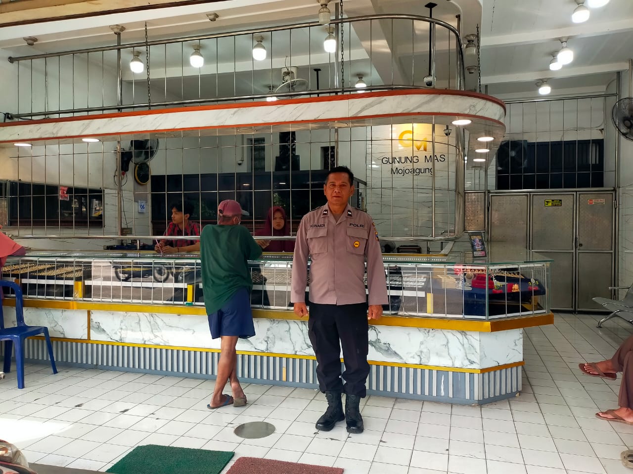 Pengamanan Objek Vital Pertokoan emas serta Perbankan di wilayah Hukum Polsek Mojoagung