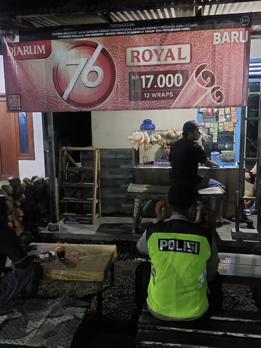 Personil Polsek Kudu Ngopi Bareng Warga Guna Jalin Silaturahmi dan Serap Informasi