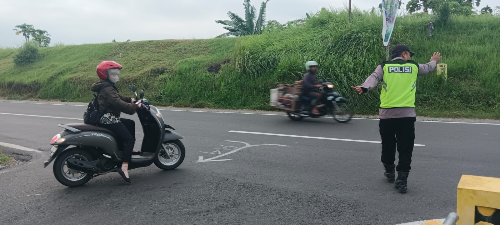 Polsek Kudu Gelar Kring Pagi, Bantu Masyarakat Beraktifitas di Jalan Raya