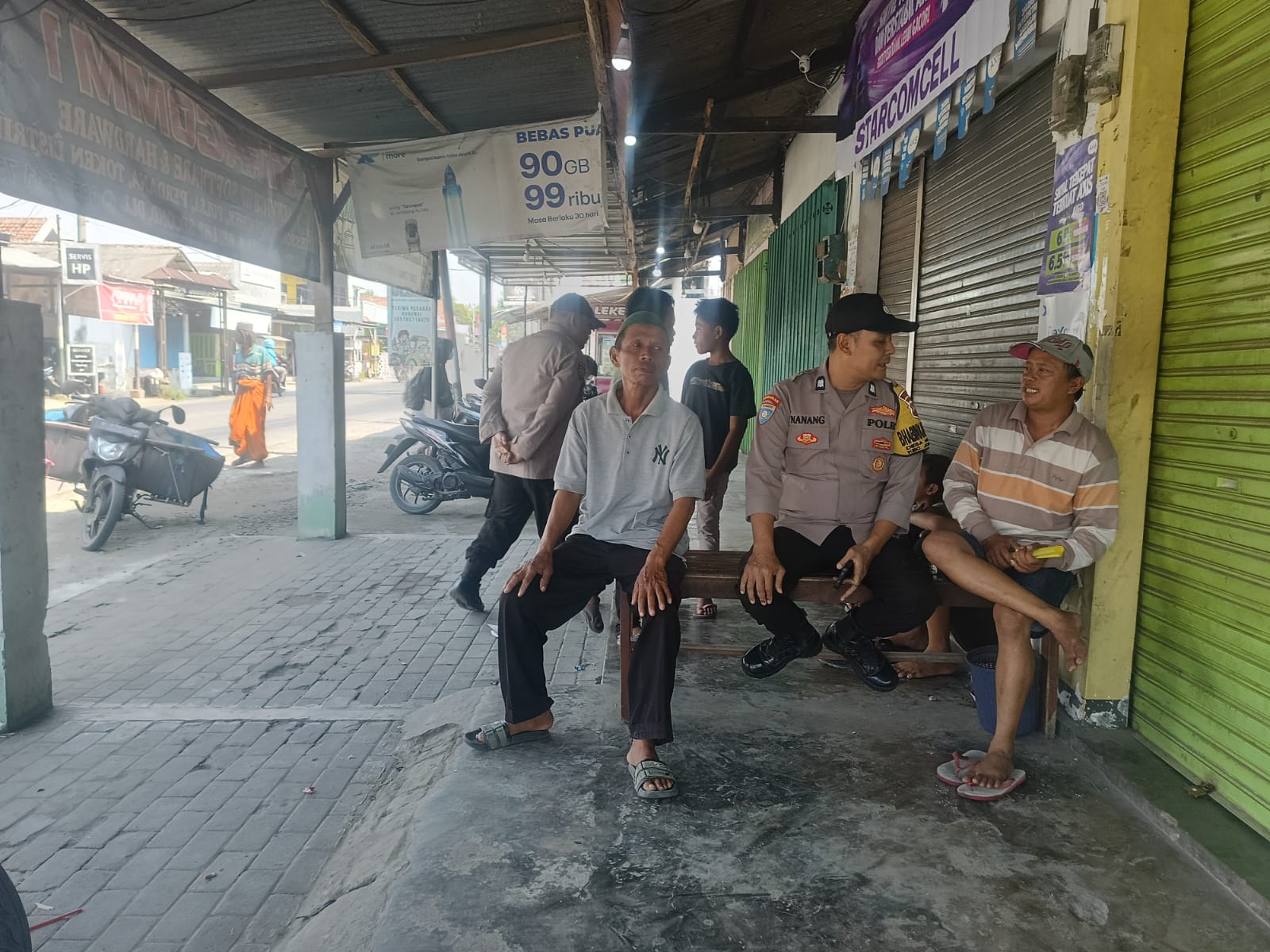 Anggota Polsek Jogoroto Rutin Sambang Pemukiman Sekaligus Dialogis Kamtibmas Dengan Warga Masyarakat