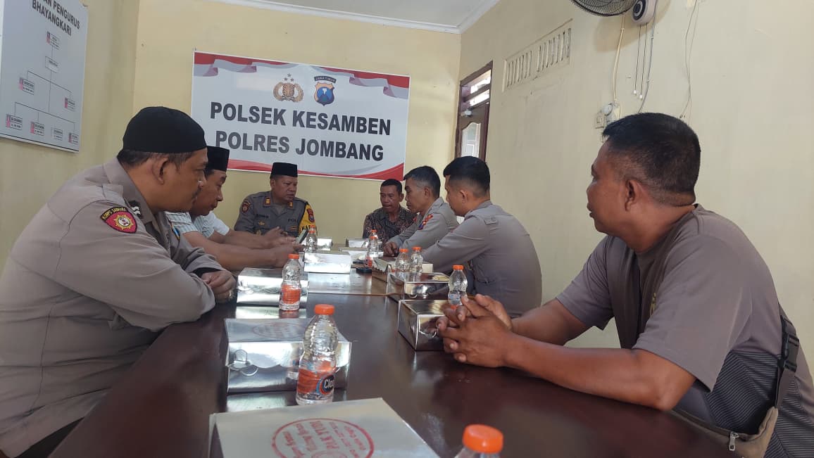 Akhiri Masa Bakti, Polsek Kesamben Lepas Purna Tugas Aiptu Mulyono