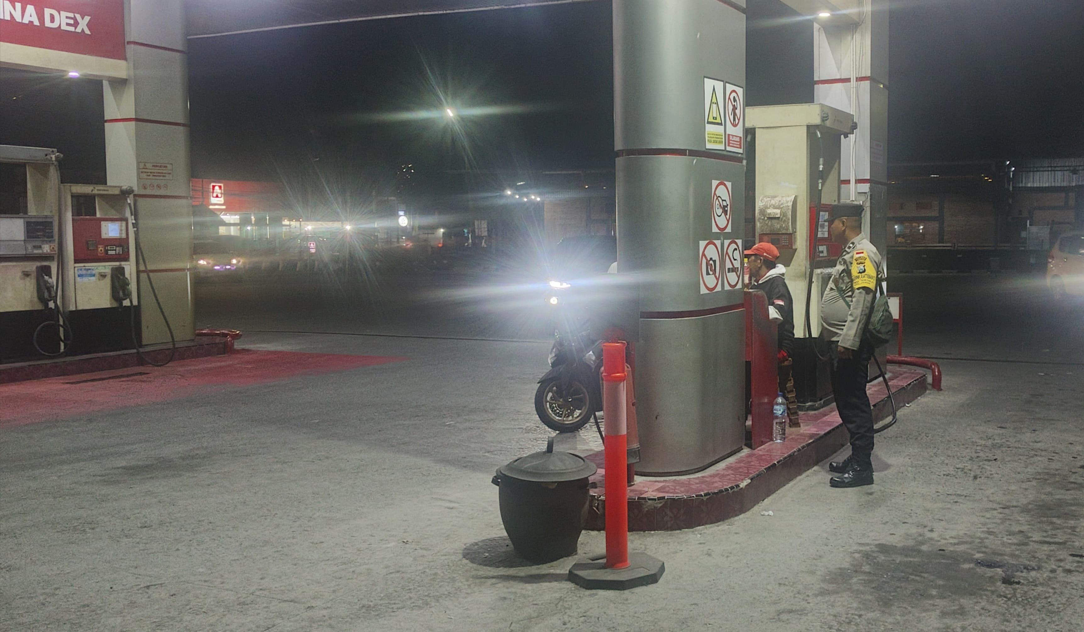 Patroli malam hari ke SPBU dilakukan regu piket SPKT Polsek Perak