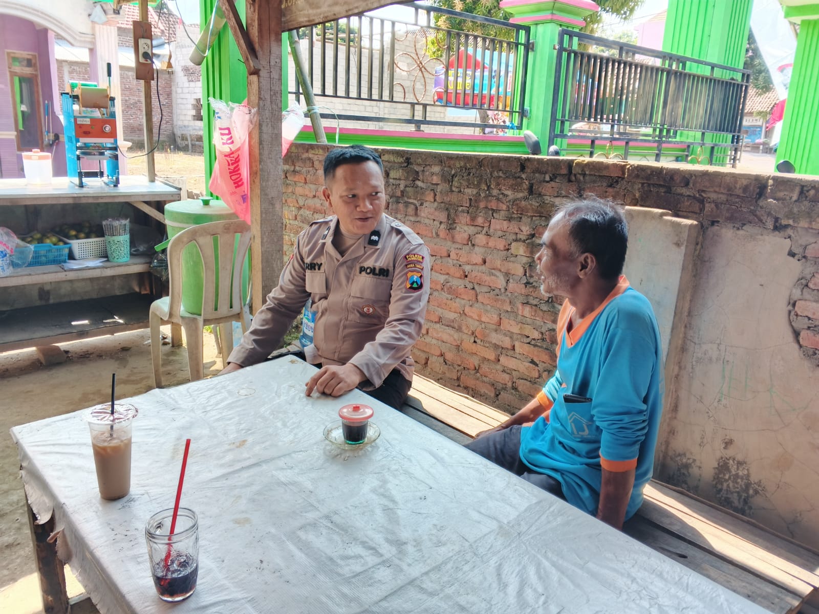 Cegah peredaran Miras Polsek Ngusikan patroli sasar Warkop