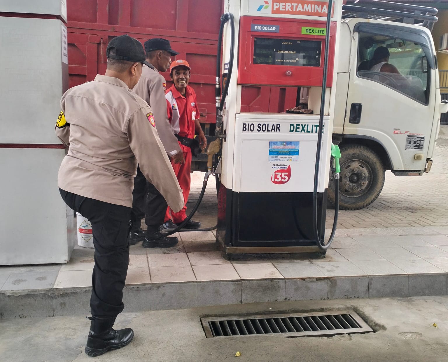Polsek Kabuh Laksanakan Patroli Dialogis di SPBU Kabuh,