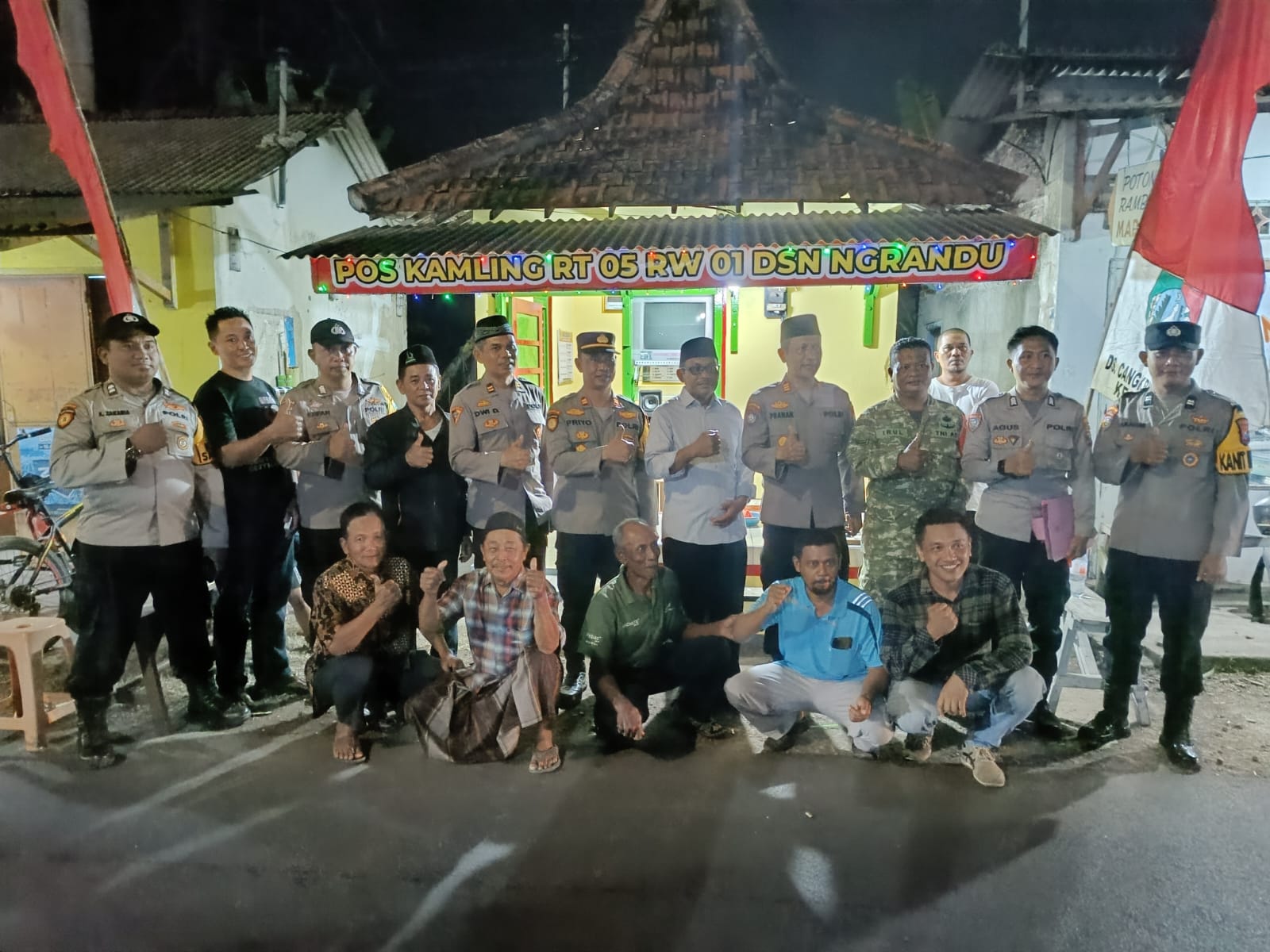 Tim penilai lomba poskamling hadir di wilayah kecamatan perak dalam rangka HUT Polri