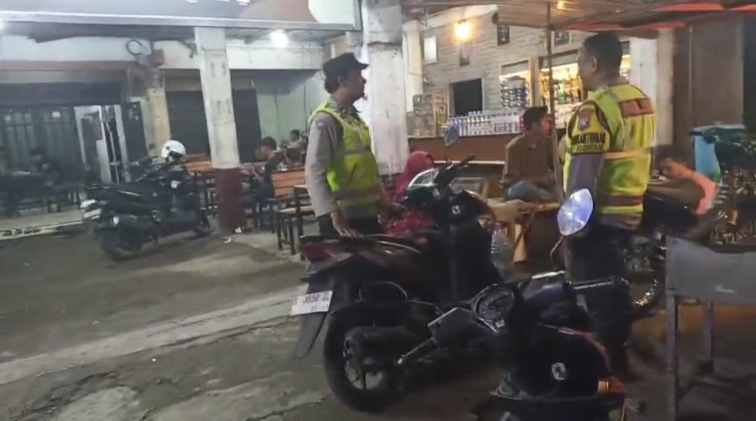 Unit SPKT Polsek Jogoroto Rutin Melakasanakan Ptroli Harkamtibmas Malam Hari Antisipasi Gangguan 3c