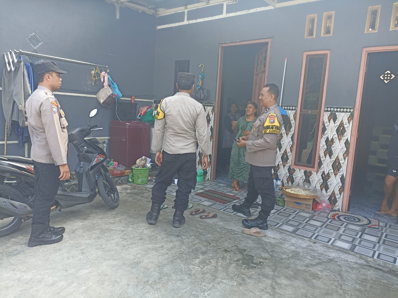 Patroli Dialogis Anggota Polsek Jogoroto Sambangi Pemukiman