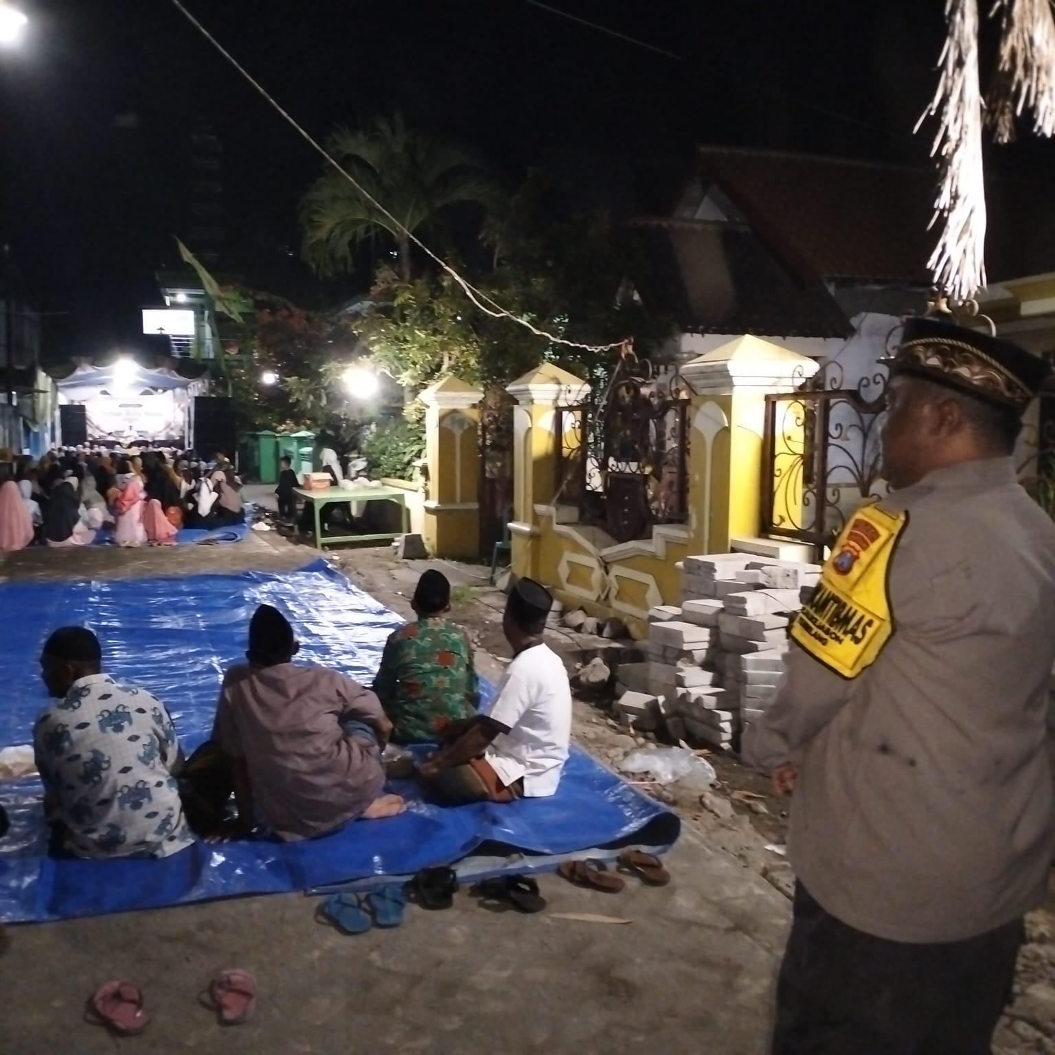 Hadir di Kegiatan Masyarakat, Polsek Tembelang Pastikan Keamanan dan Kelancaran Acara