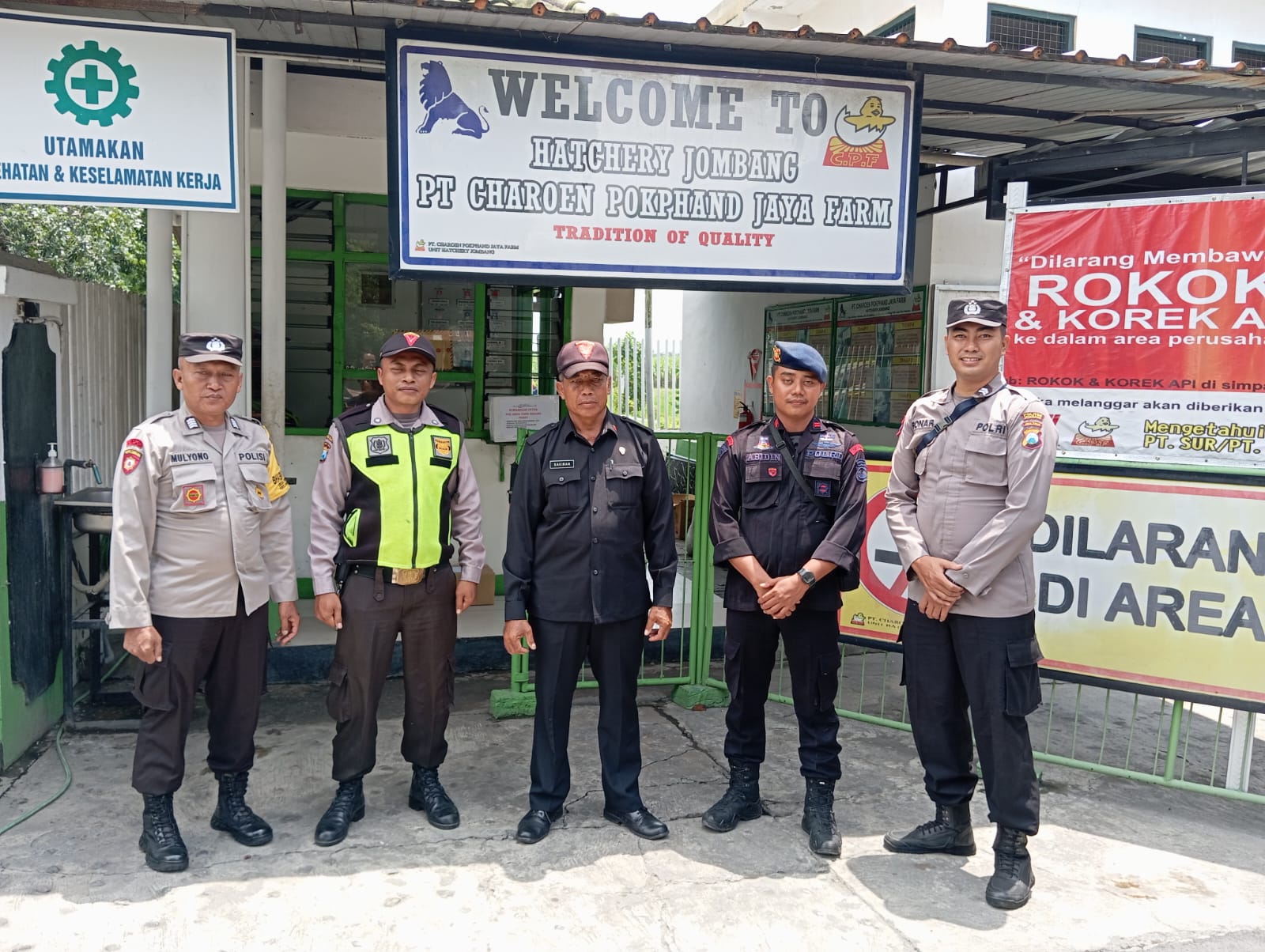 Patroli harkamtibmas siang hari ke PT Phokpan sampaikan pesan Kamtibmas ke satpam