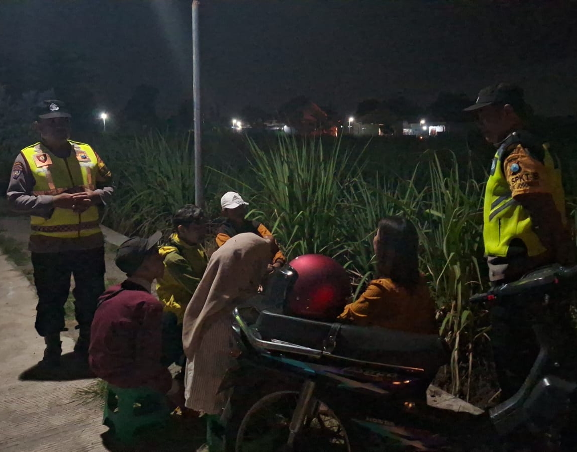 Patroli Malam Hari Unit SPKT Polsek Jogoroto Sambang Pemukiman Serta Dialogis Kamtibmas Deangan Warga Masyarakat Agar Selalu Waspada Terhadap Gangguan Kamtibmas