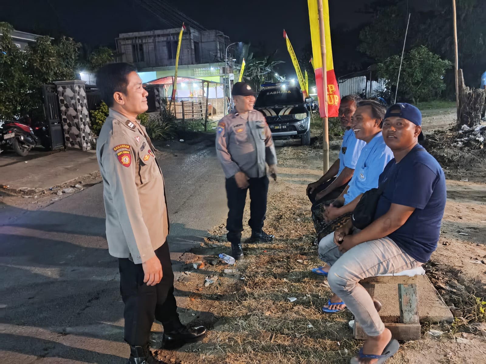 Ciptakan Rasa Aman, Unit SPKT Polsek Jogoroto Gencarkan Patroli Blue Light di Titik Rawan Kejahatan Serta Dialogis Kamtibmas Dengan Warga Masyarakat