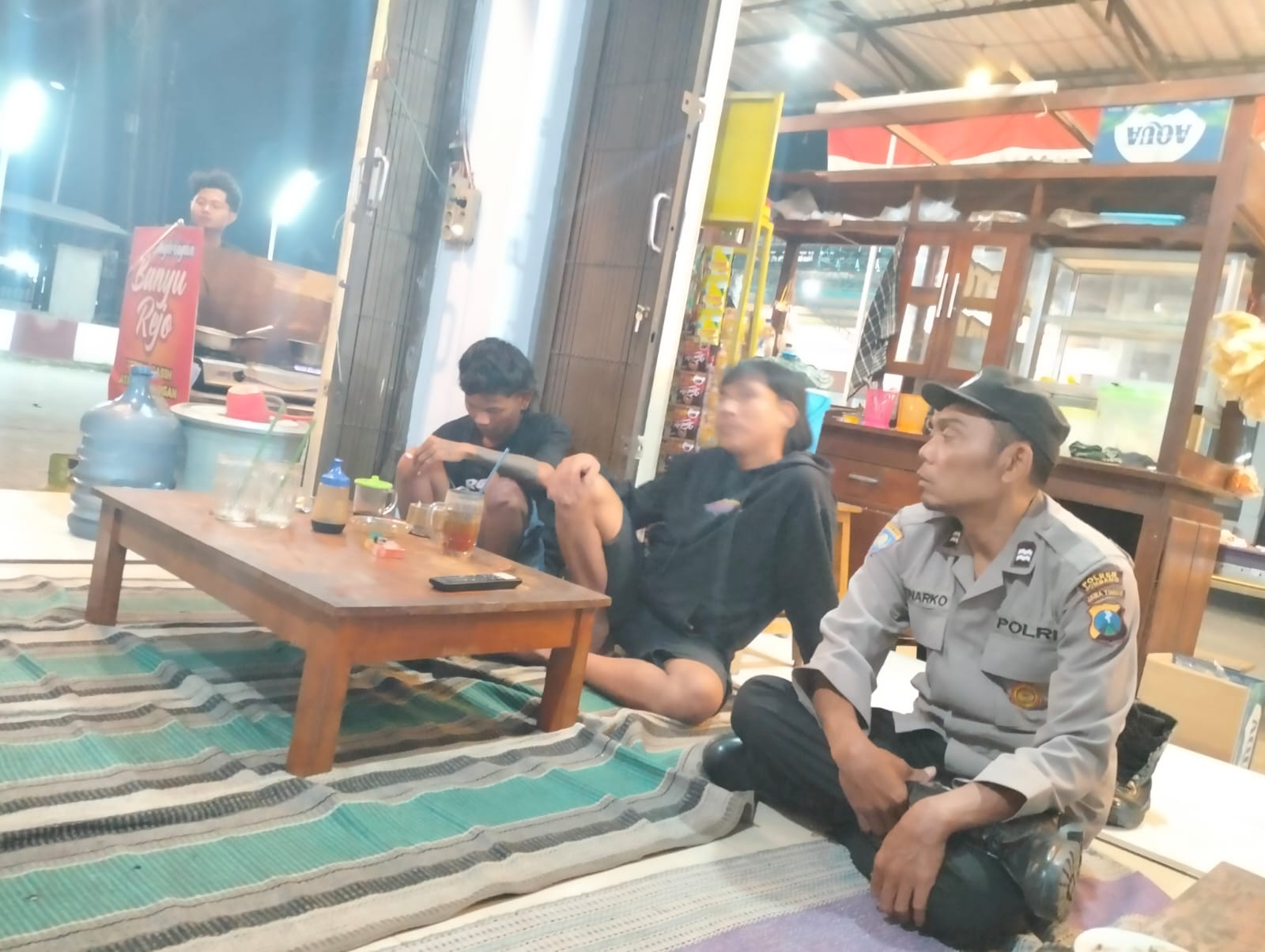 Dialogis oleh personel Polsek Mojowarno dengan para remaja, himbau agar tidak mudah terprovokasi berita hoax