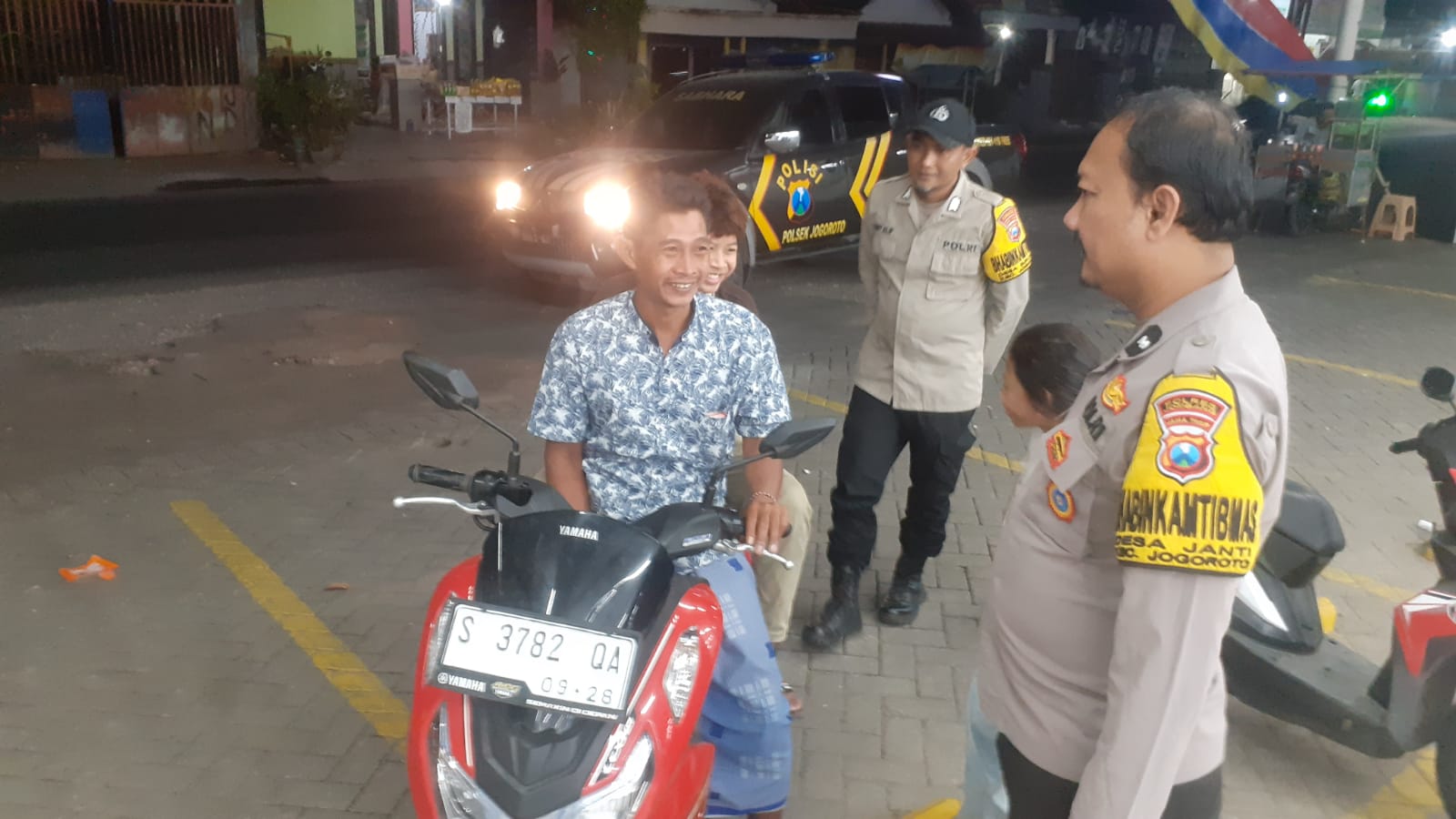 Patroli Mobiling Sekaligus Memberikan Himbauan Keselamatan Berlalu-lintas kepada Masyarakat
