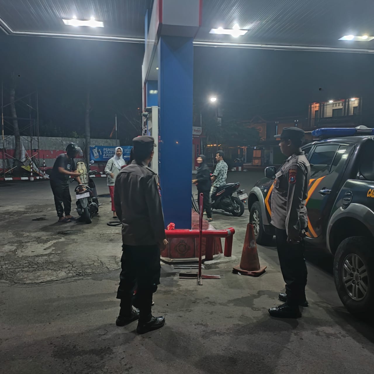 Patroli Harkamtibmas di SPBU Kesamben Ngoro Antisipasi Kejahatan