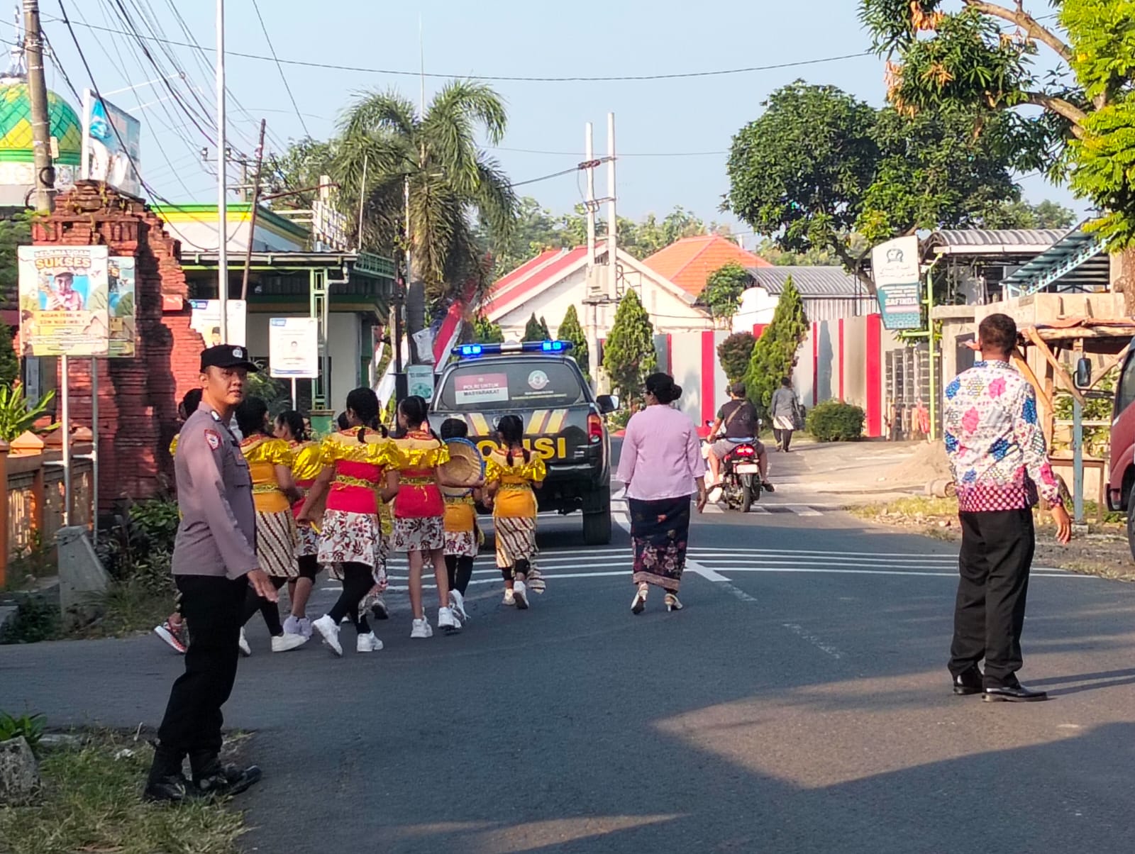 Personel Polsek Bareng Laksanakan Pengamanan Perayaan Unduh-Unduh di GKJW Mutersari Desa Ngrimbi