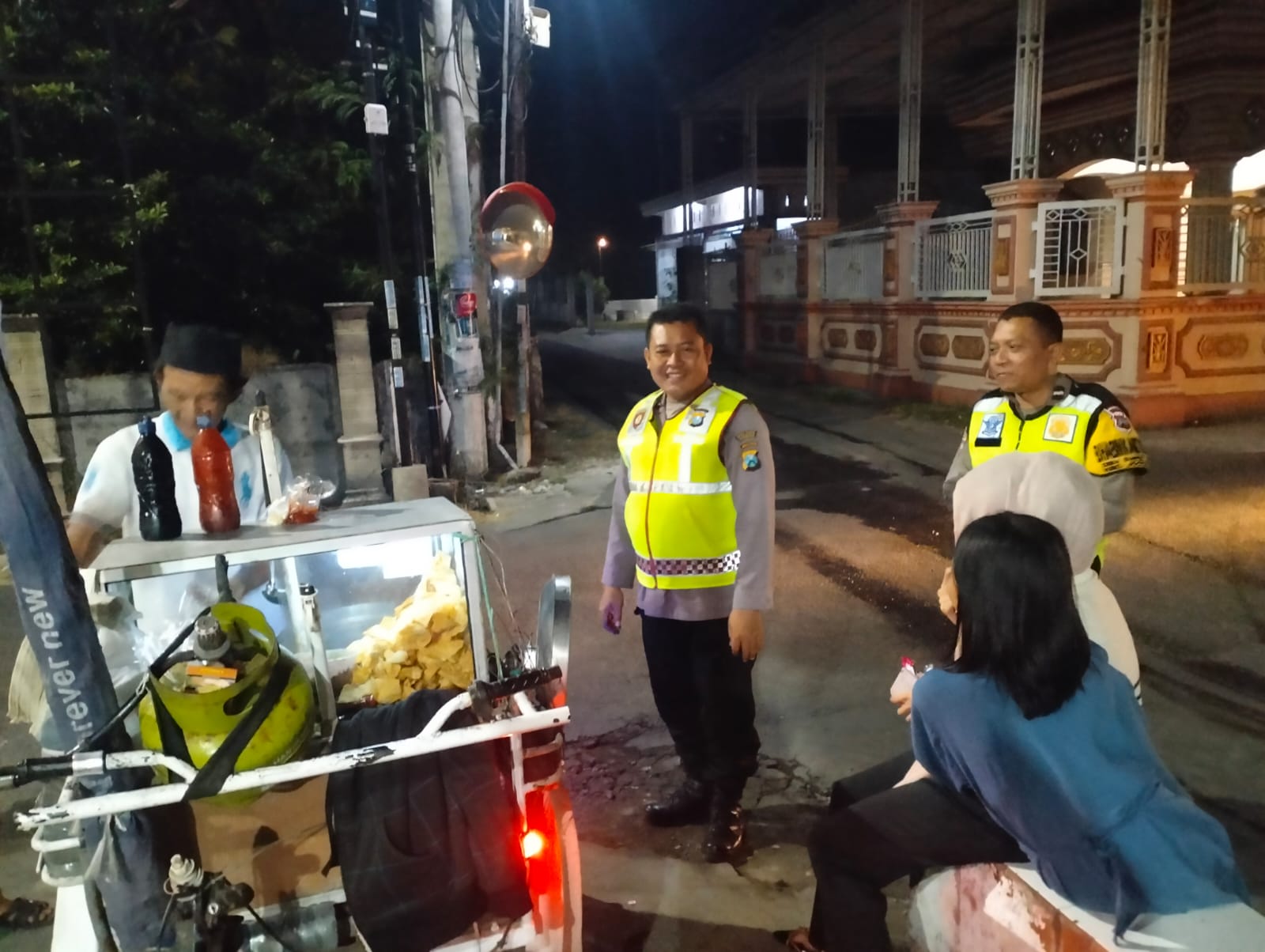 Dengan Adanya Patroli Mobiling Yang Dilakukan Secara Rutin Dan Berkesinambungan, Diharapkan Situasi Kamtibmas Di Wilayah Hukum Polsek Jogoroto Tetap Terjaga
