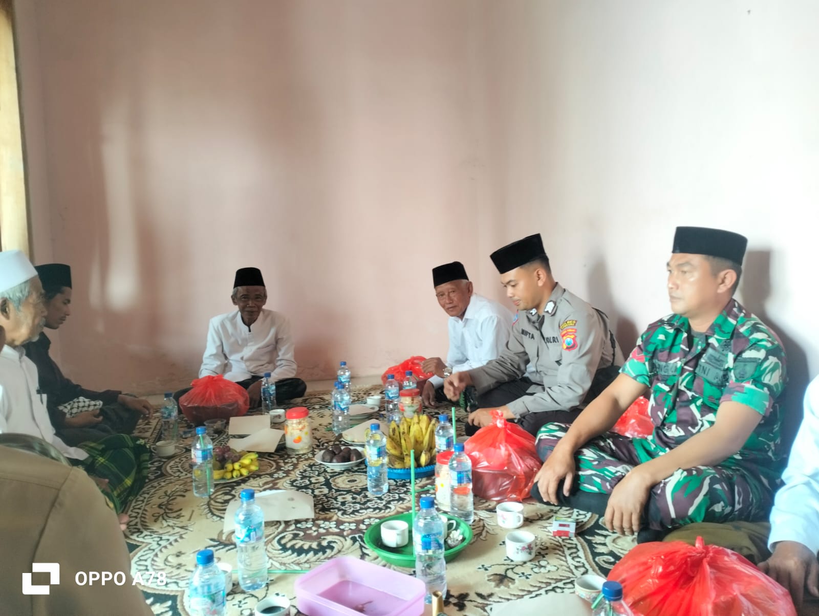 Anggota Polsek Bandar Kedungmulyo melaksanakan Patroli HarKamtibmas cipta kondisi